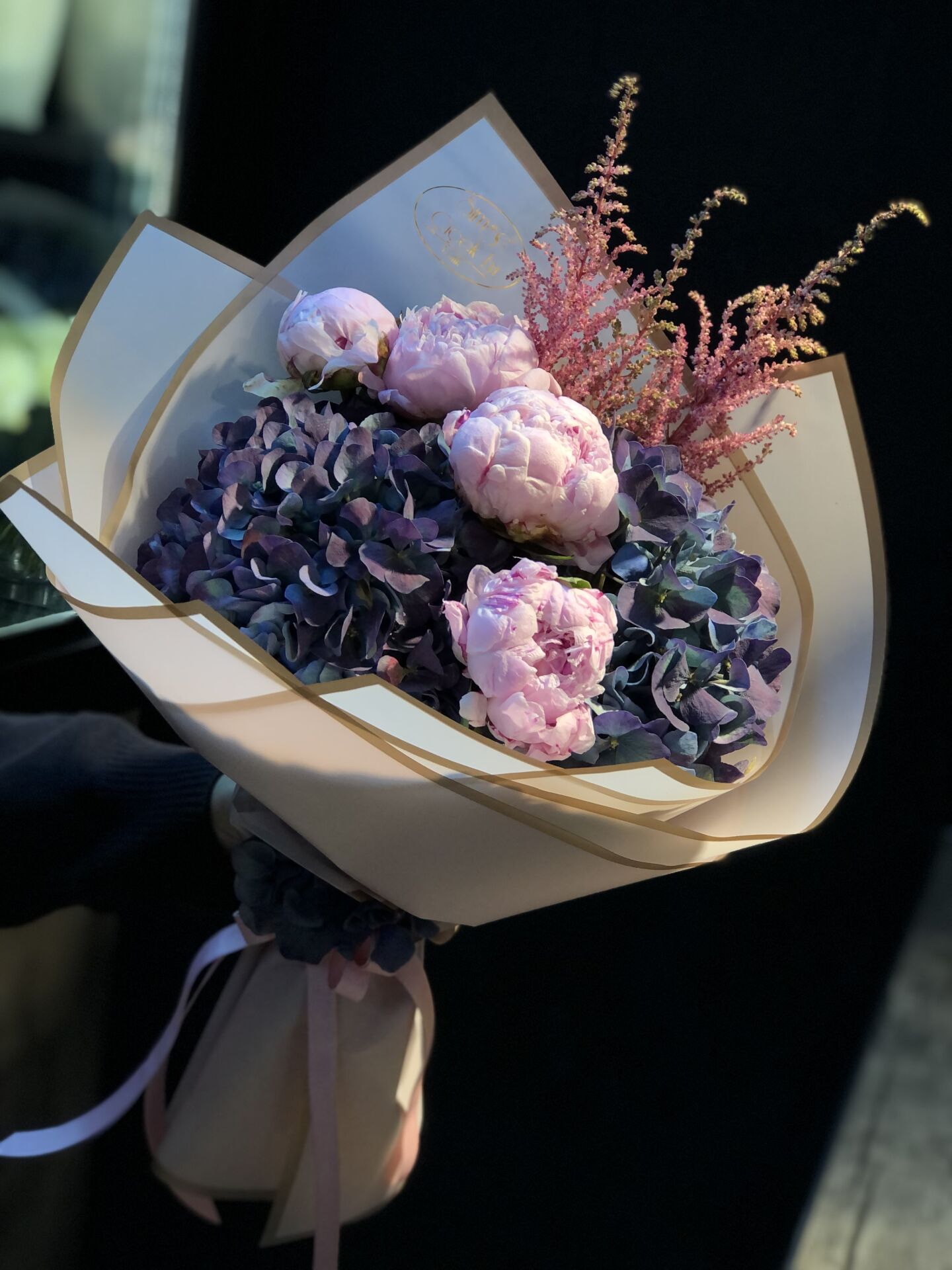 Pembe Şakayık ve Mavi Ortanca Buketi