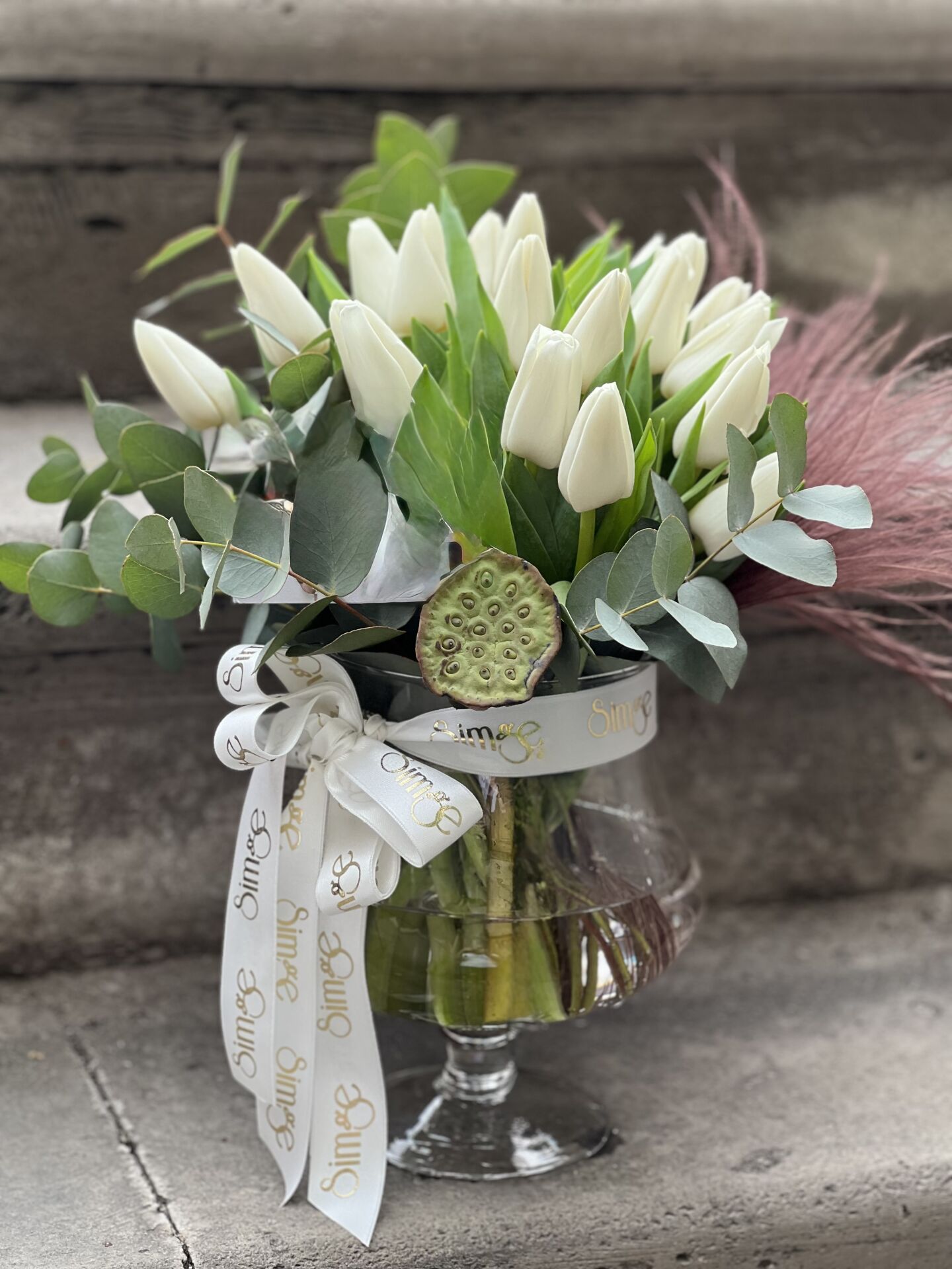 Cam Vazoda Beyaz Lale Aranjman