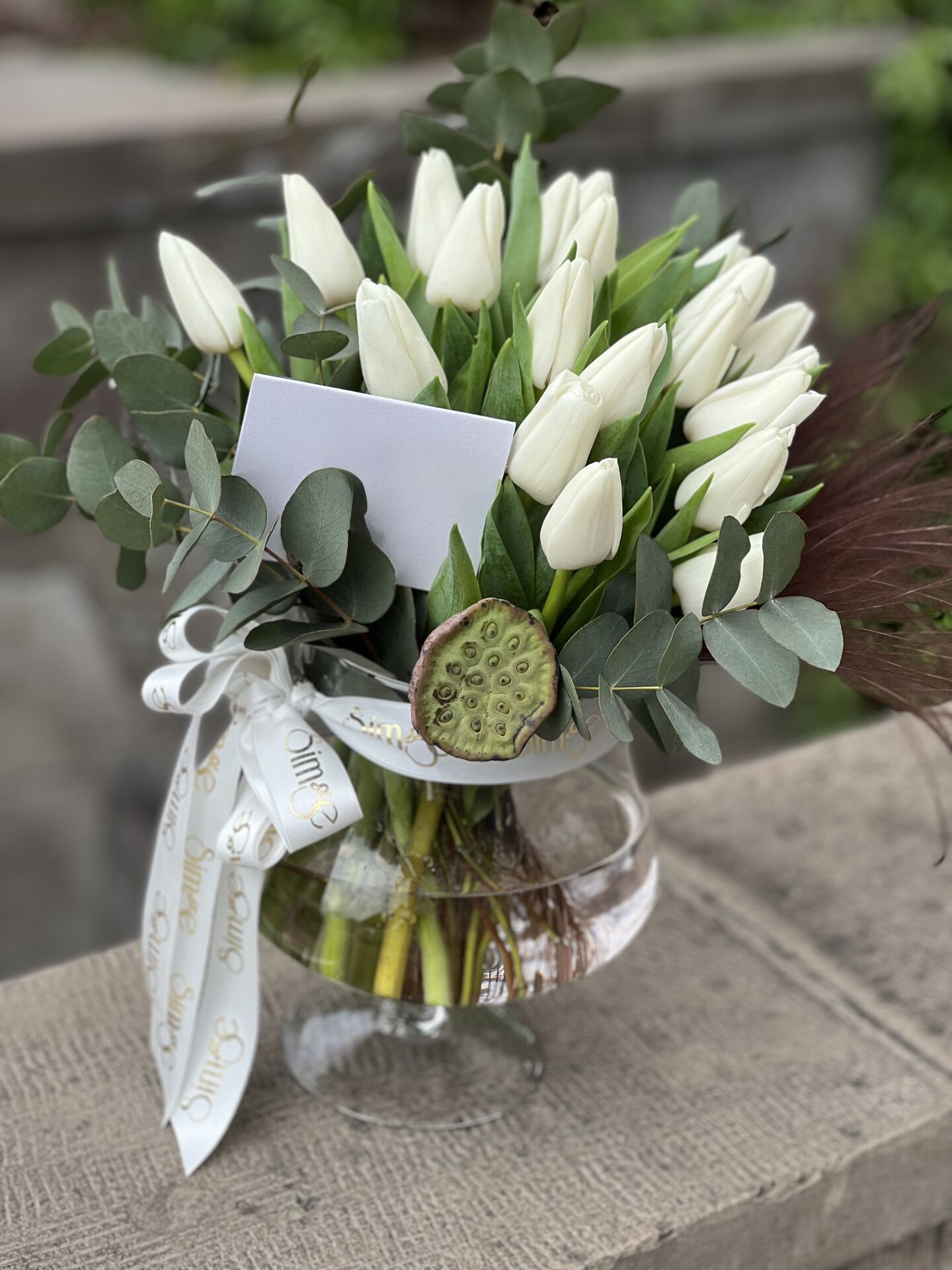 Cam Vazoda Beyaz Lale Aranjman