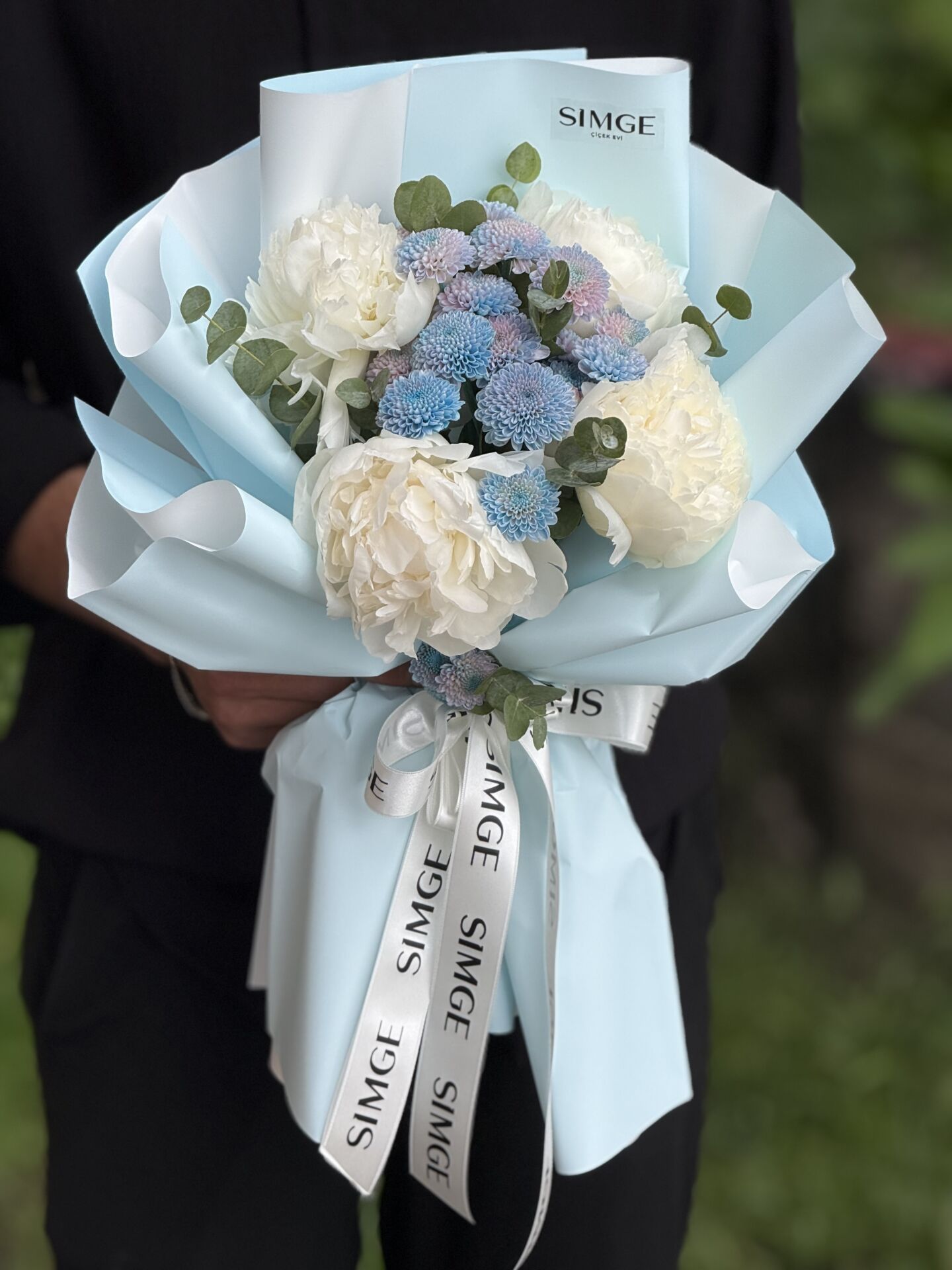 Beyaz Şakayık ve Mavi Krizantem Buketi