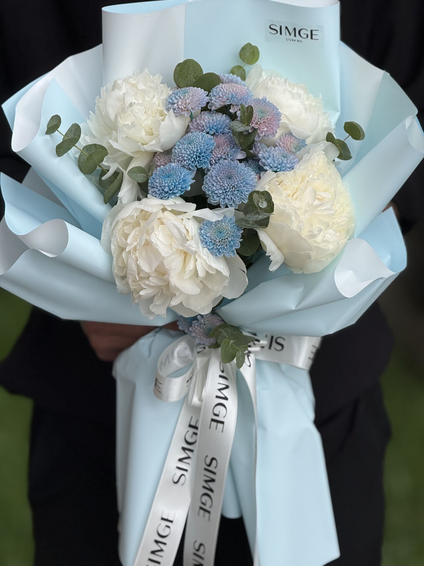 Beyaz Şakayık ve Mavi Krizantem Buketi