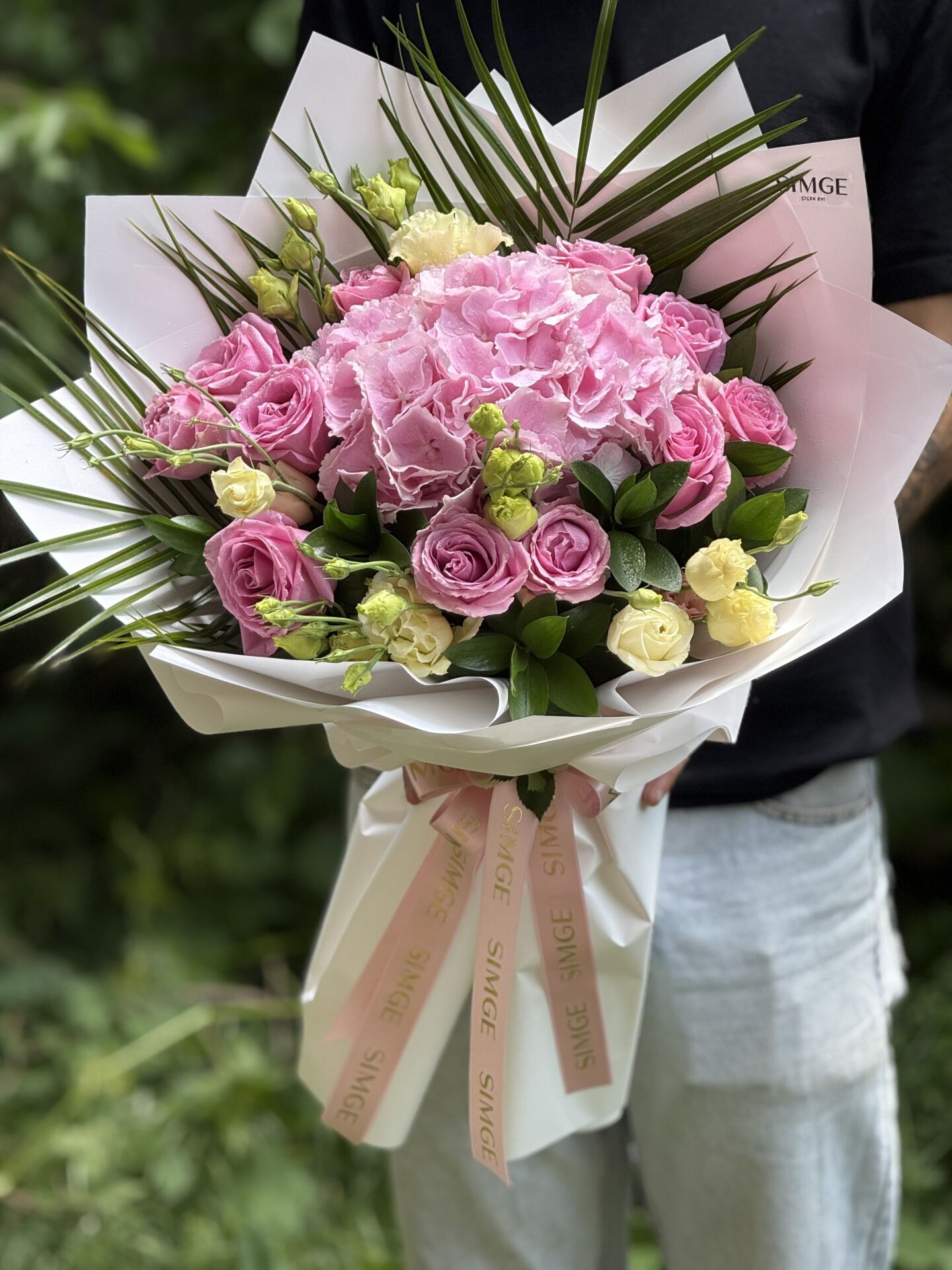 Ortanca Ve Güllü Yaz Buketi