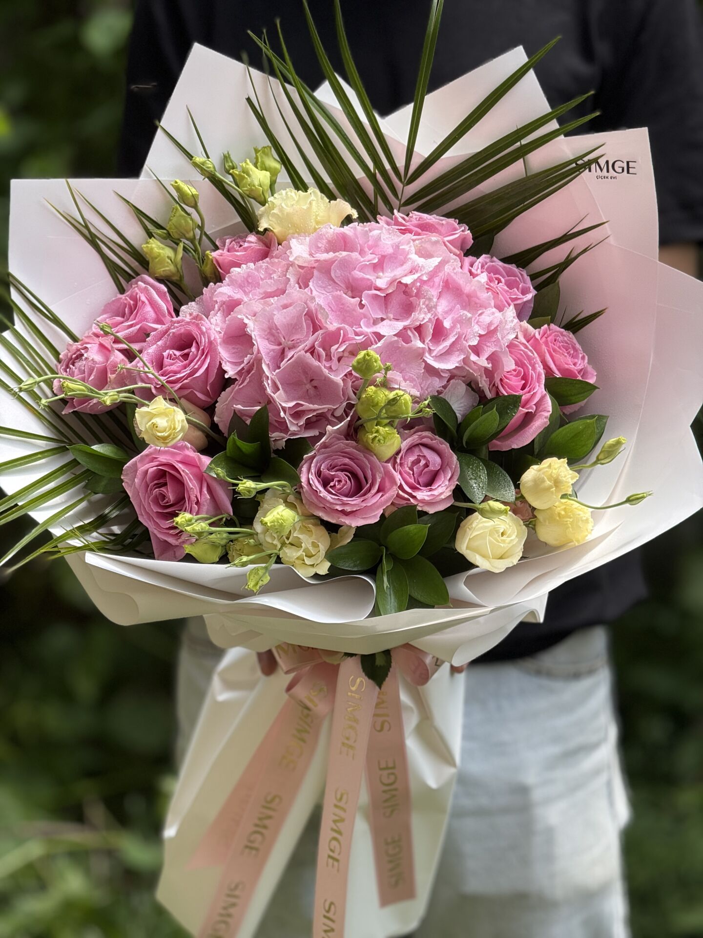 Ortanca Ve Güllü Yaz Buketi