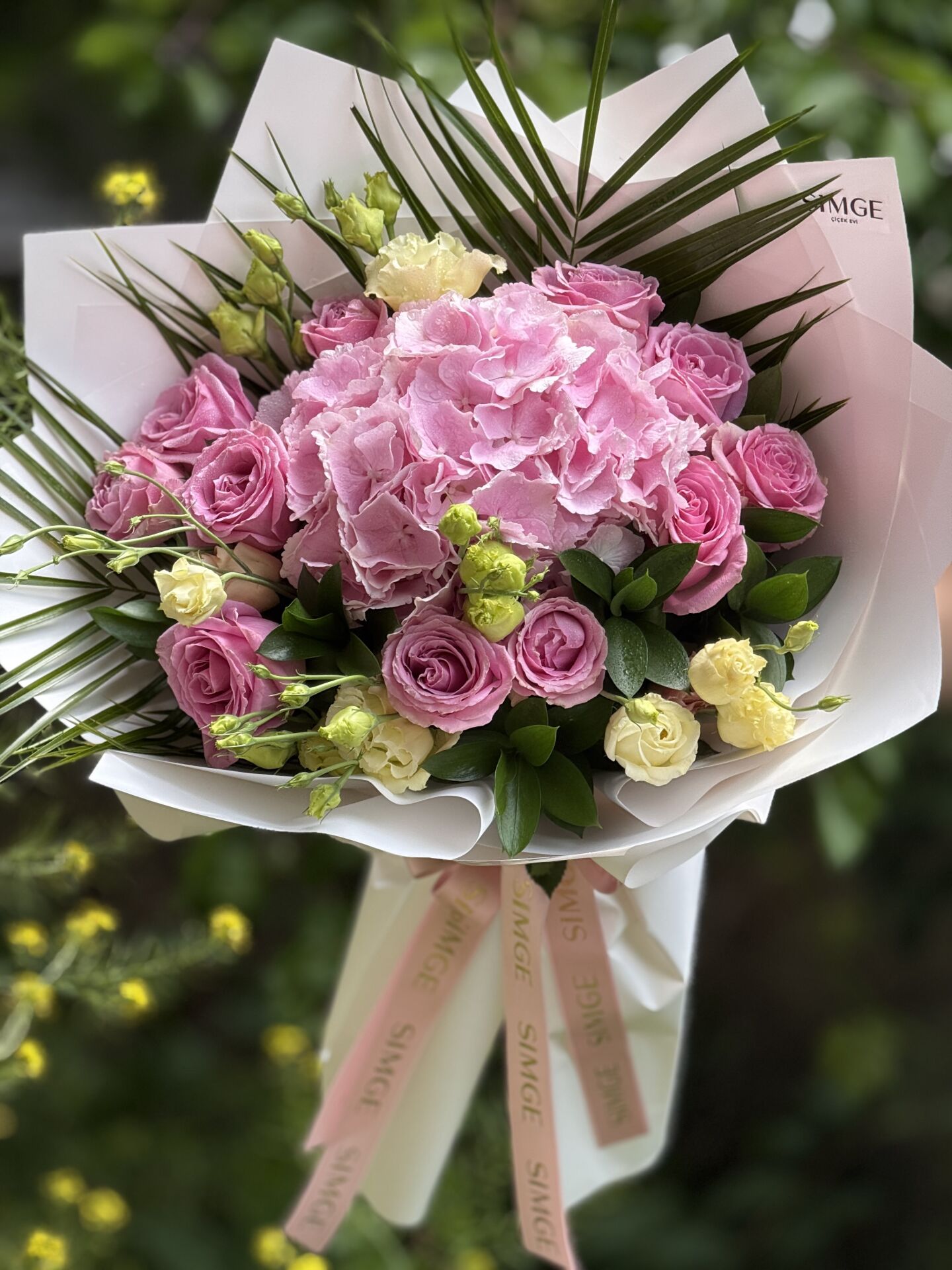 Ortanca Ve Güllü Yaz Buketi