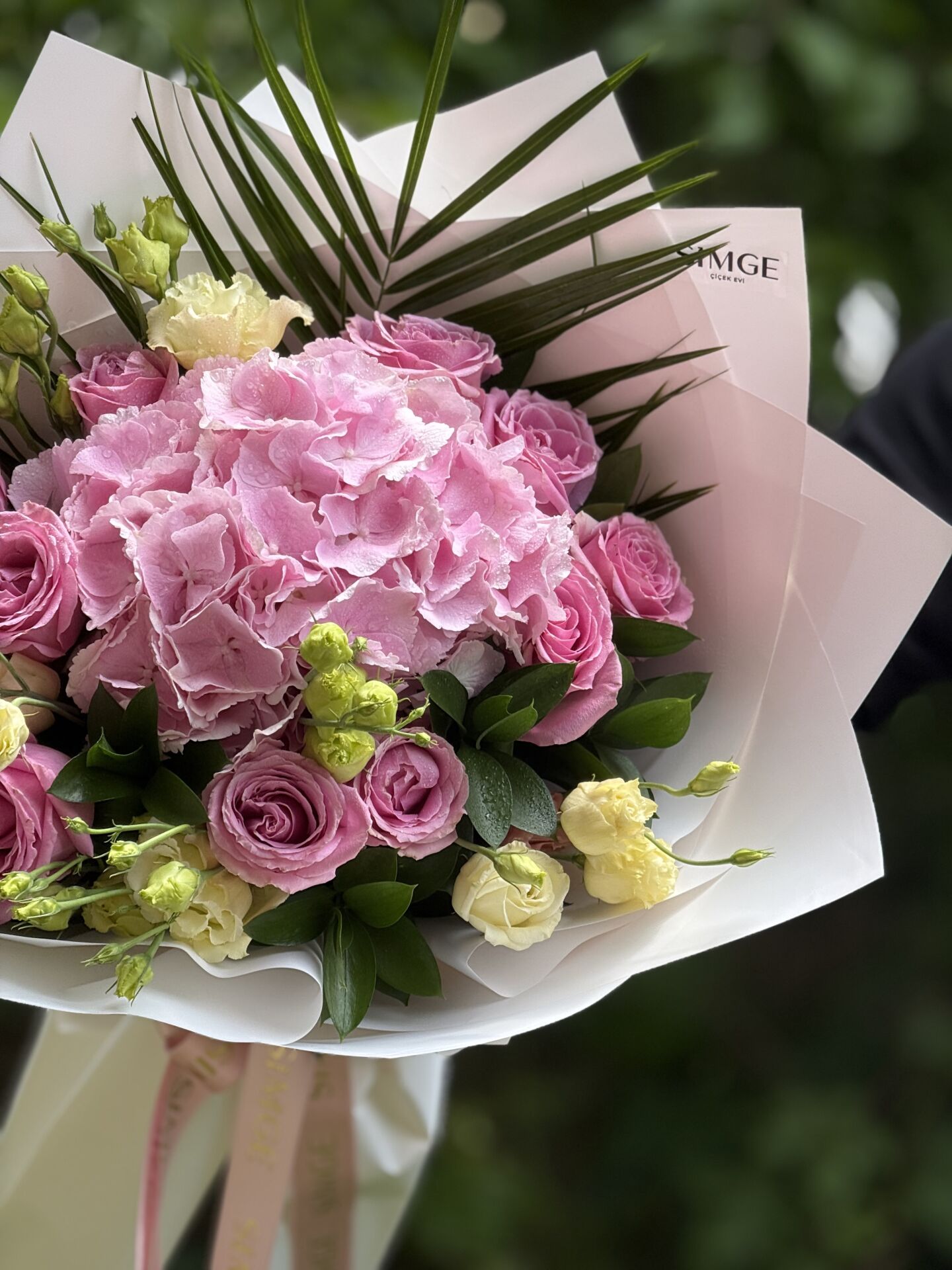 Ortanca Ve Güllü Yaz Buketi