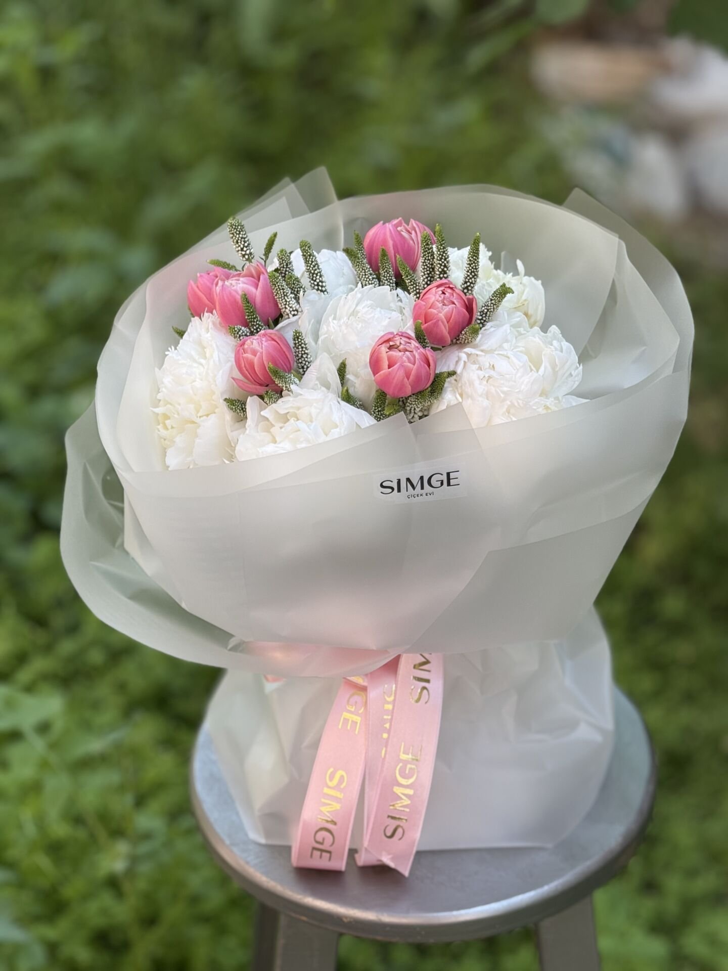 Bir Bahar Düşü Şakayık ve Lale Buketi