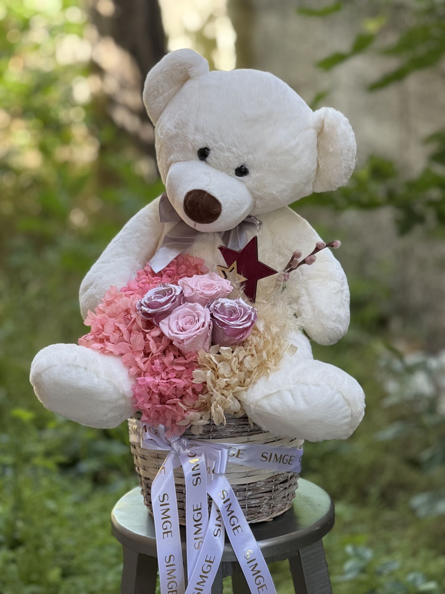 Solmayan Duygular Şoklanmış Çiçekli Ayıcık Aranjmanı