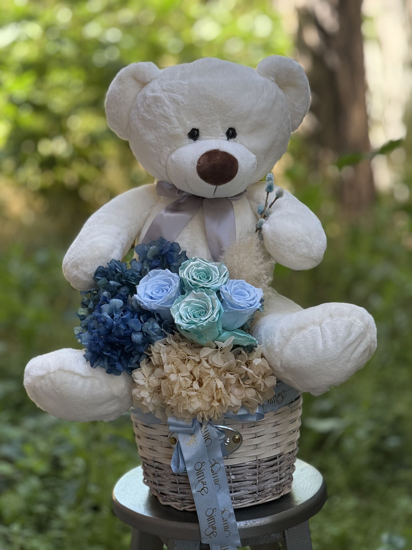 Solmayan Duygular Şoklanmış Çiçekli Ayıcık Aranjmanı