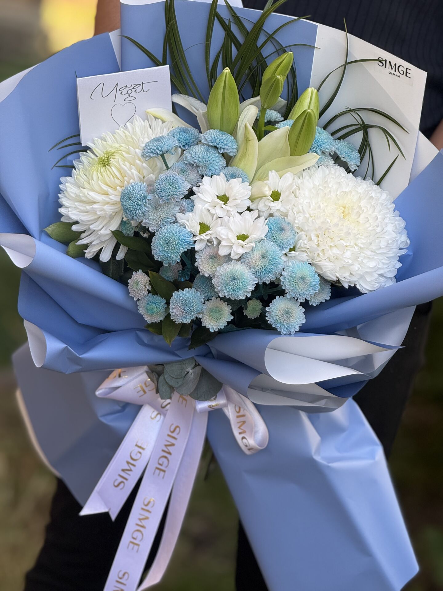 Mavi Krizantem ve Lilyum buketi