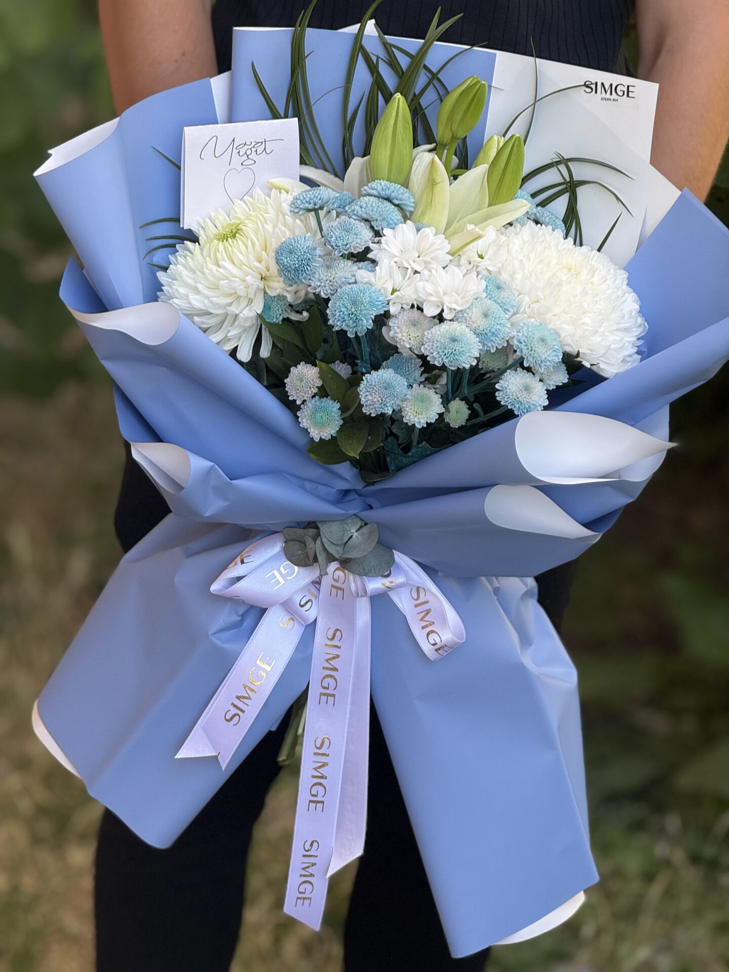 Mavi Krizantem ve Lilyum buketi