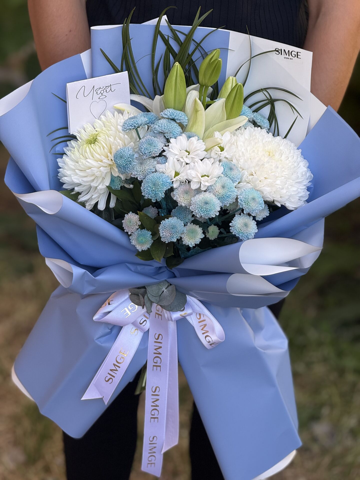 Mavi Krizantem ve Lilyum buketi