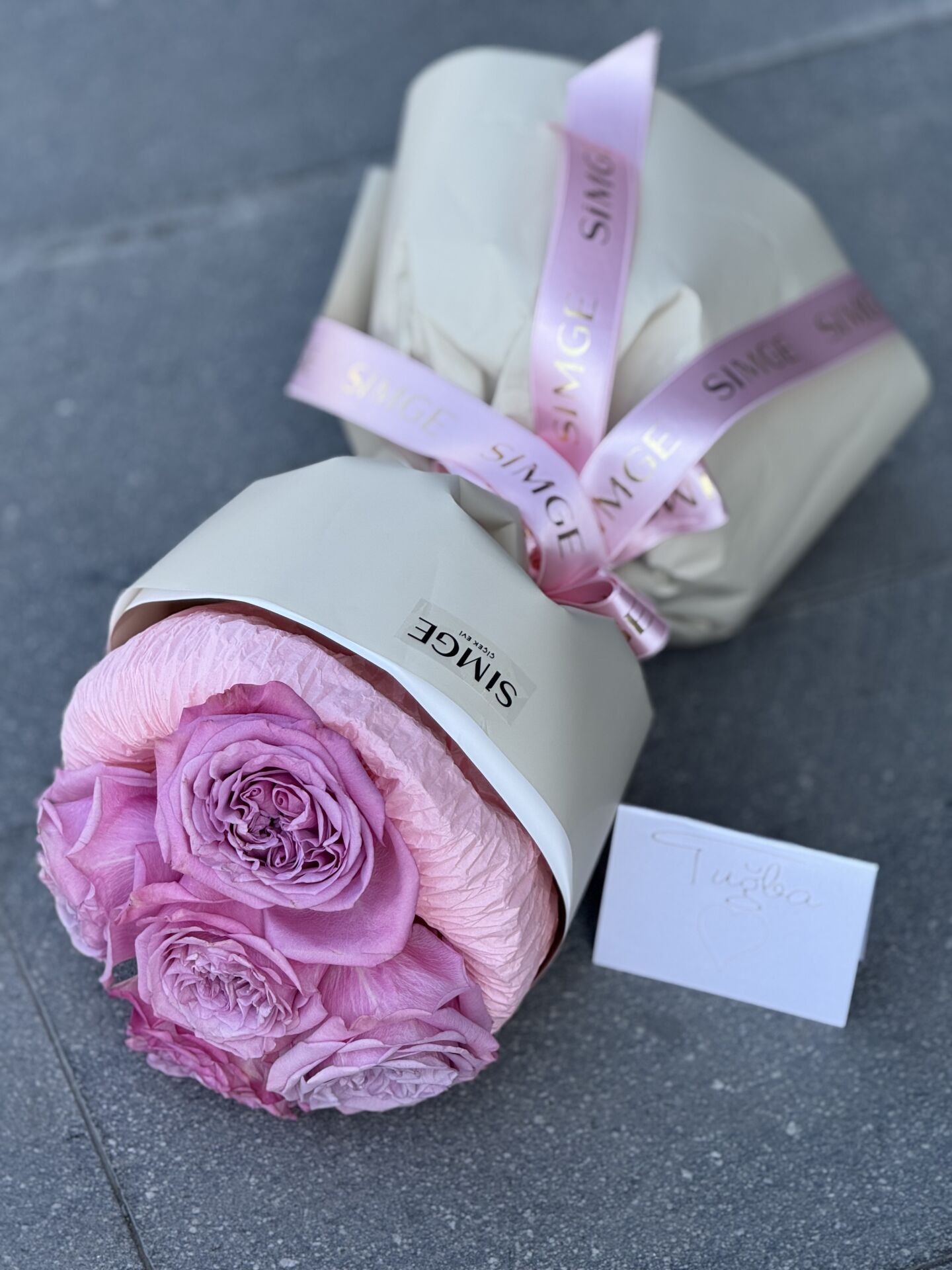 Pembe Özel Güllerden Oluşan Mini Buketimiz