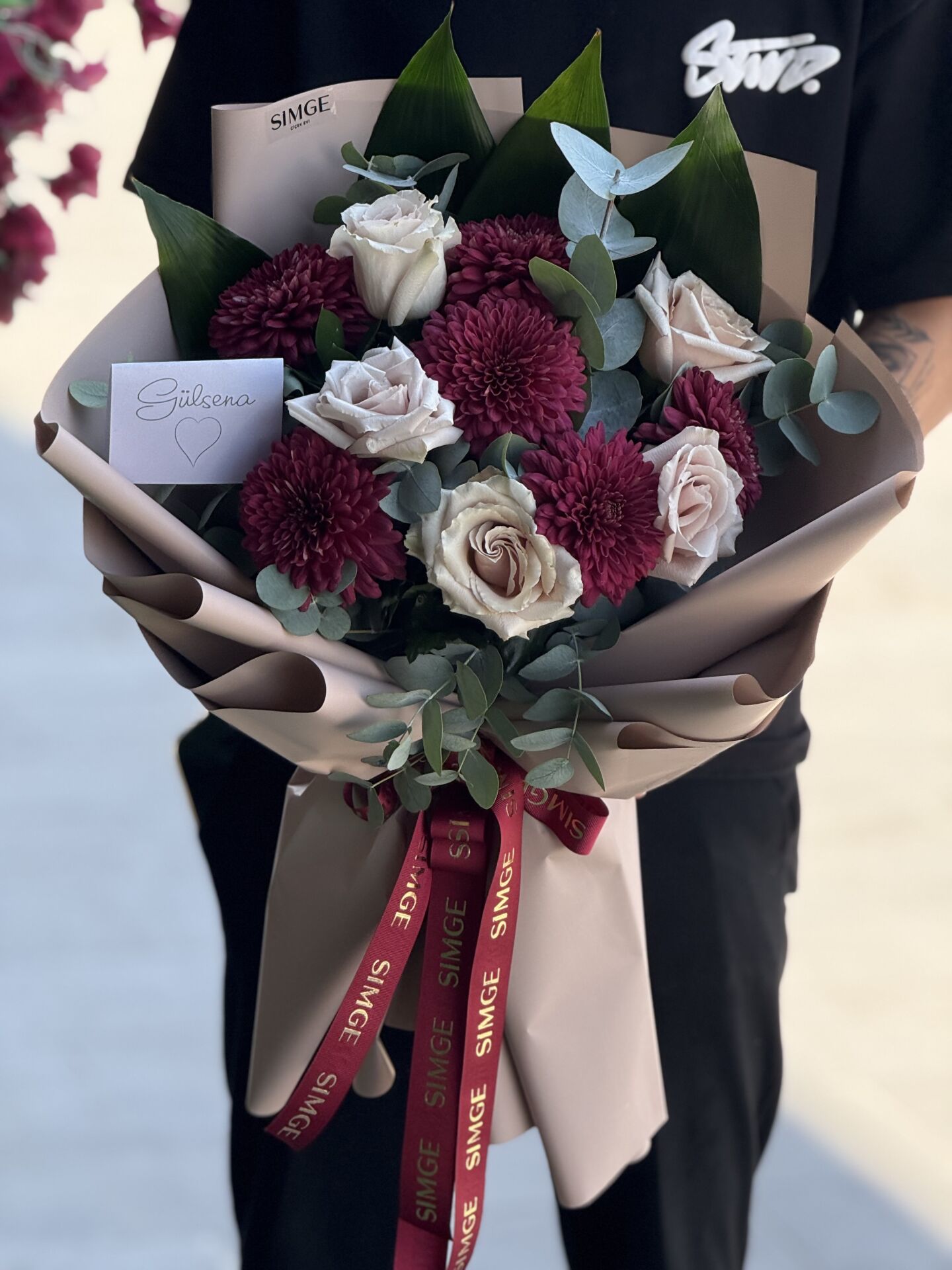 Bordo Anastasialar ve Güller