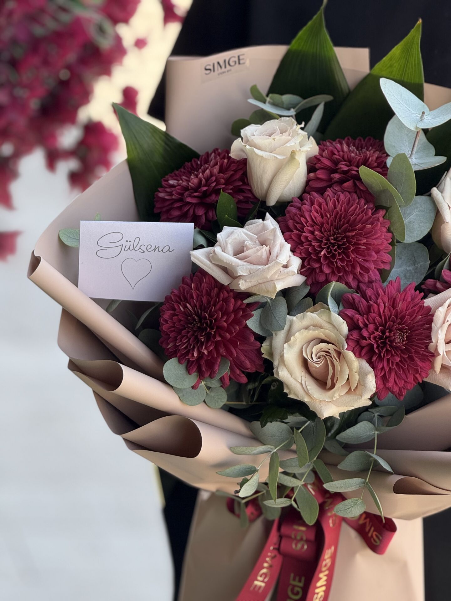 Bordo Anastasialar ve Güller