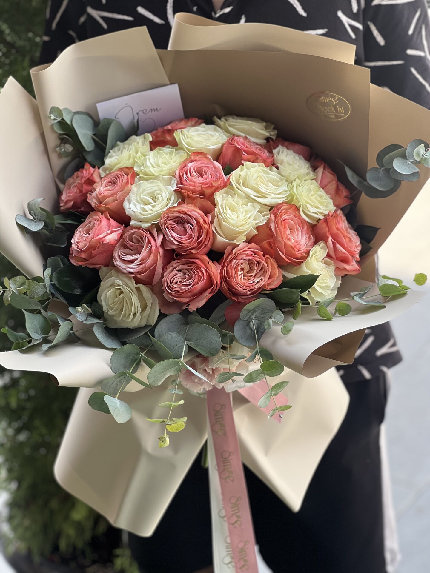 Beyaz ve Somon Gül Buketi