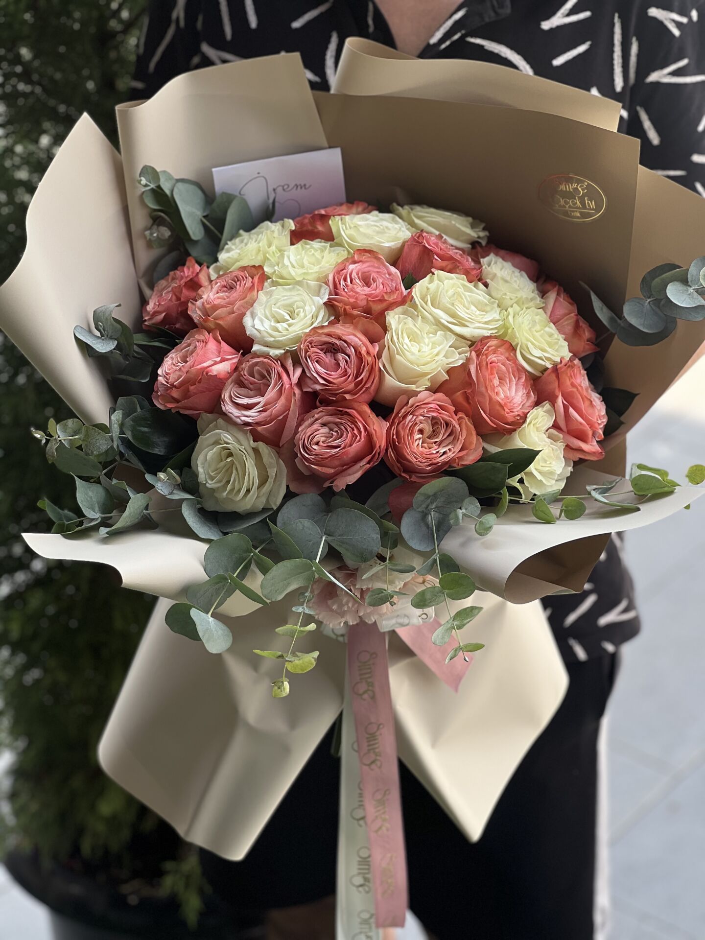 Beyaz ve Somon Gül Buketi