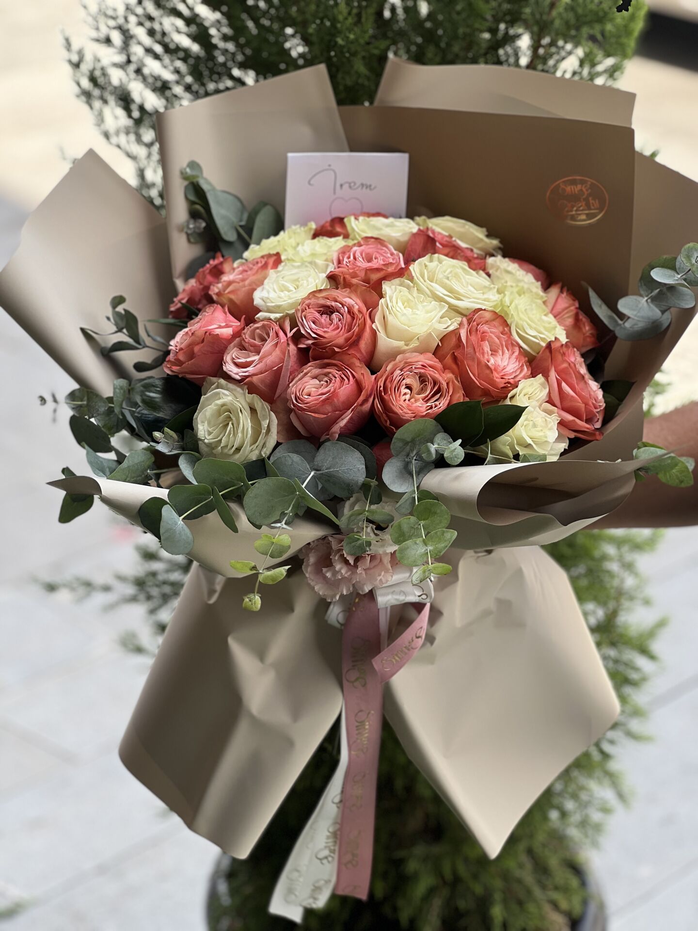 Beyaz ve Somon Gül Buketi