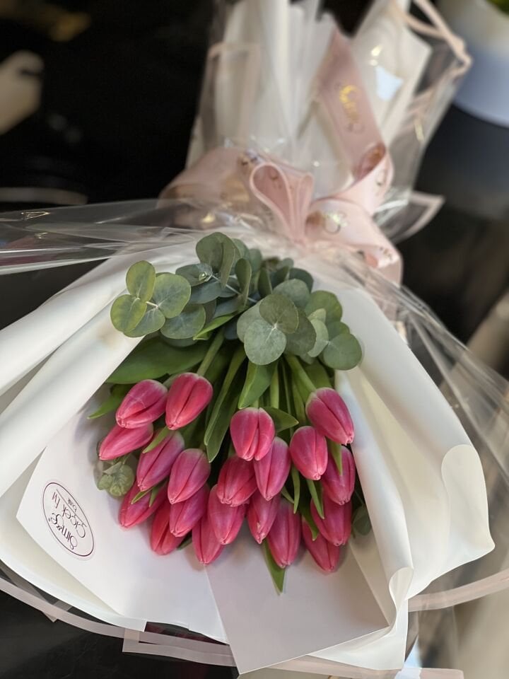 Pembe lale buketi