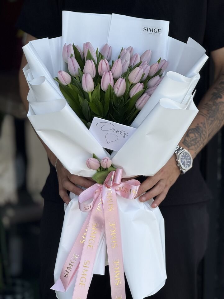 Pembe Lale Buketi