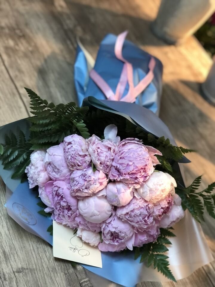 Doğanın Pembe Şakayık İle Uyumu