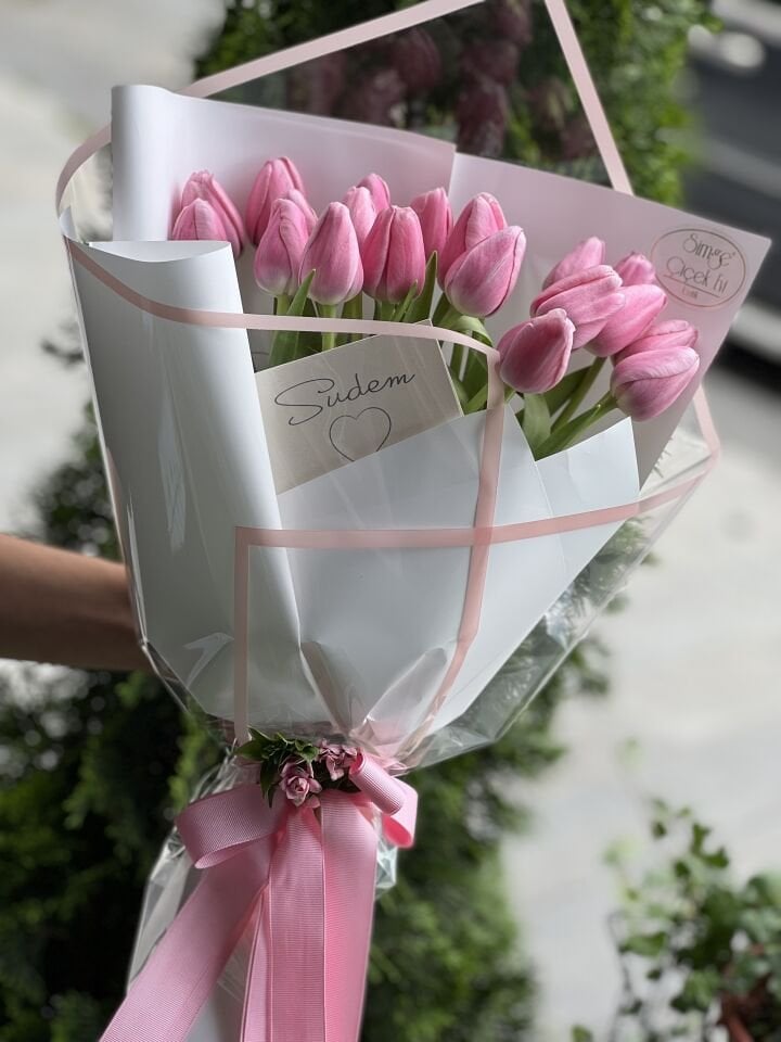 Zarif Pembe Lale Buketi