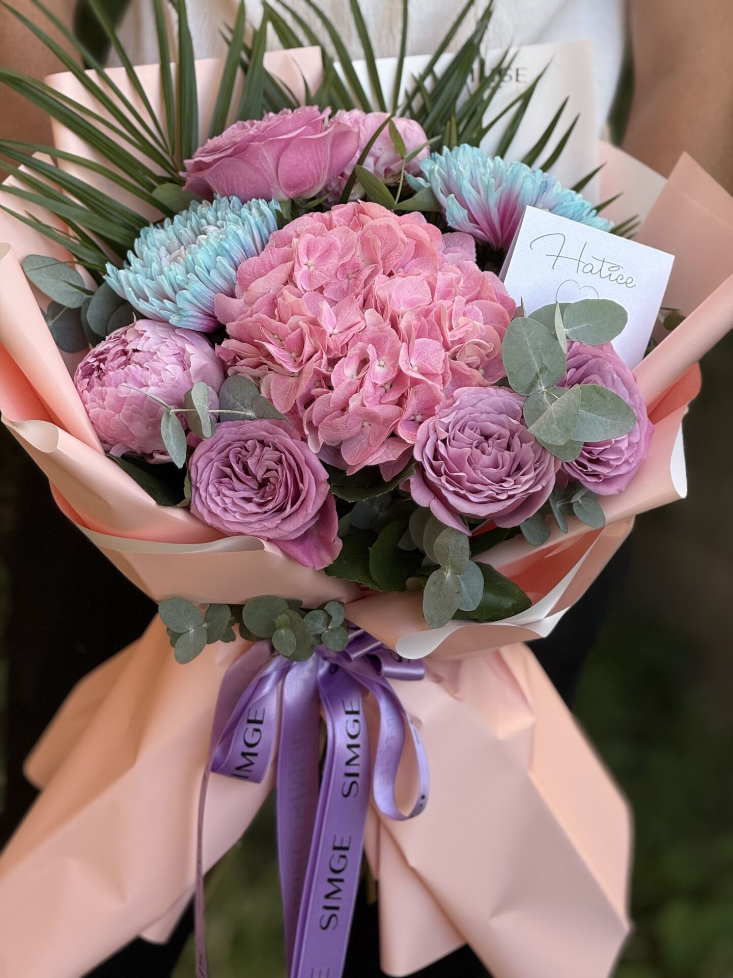 Bubblegum Anastasia ve Pembe Ortanca Buketi