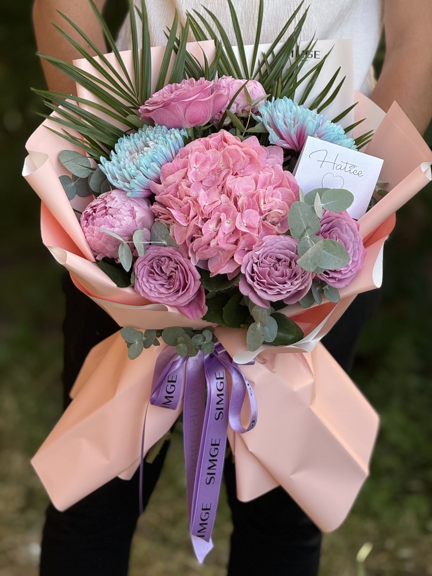 Bubblegum Anastasia ve Pembe Ortanca Buketi