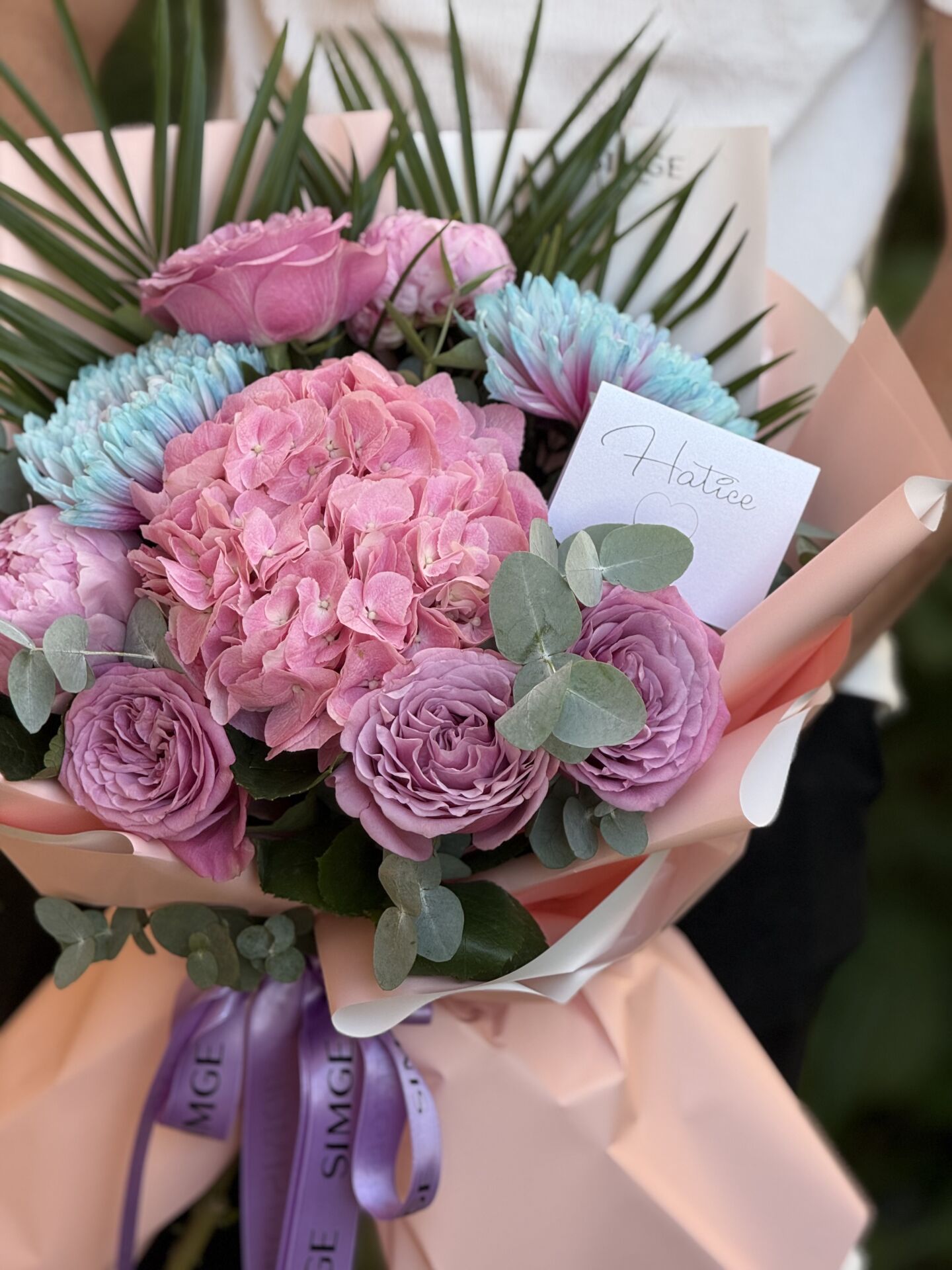 Bubblegum Anastasia ve Pembe Ortanca Buketi