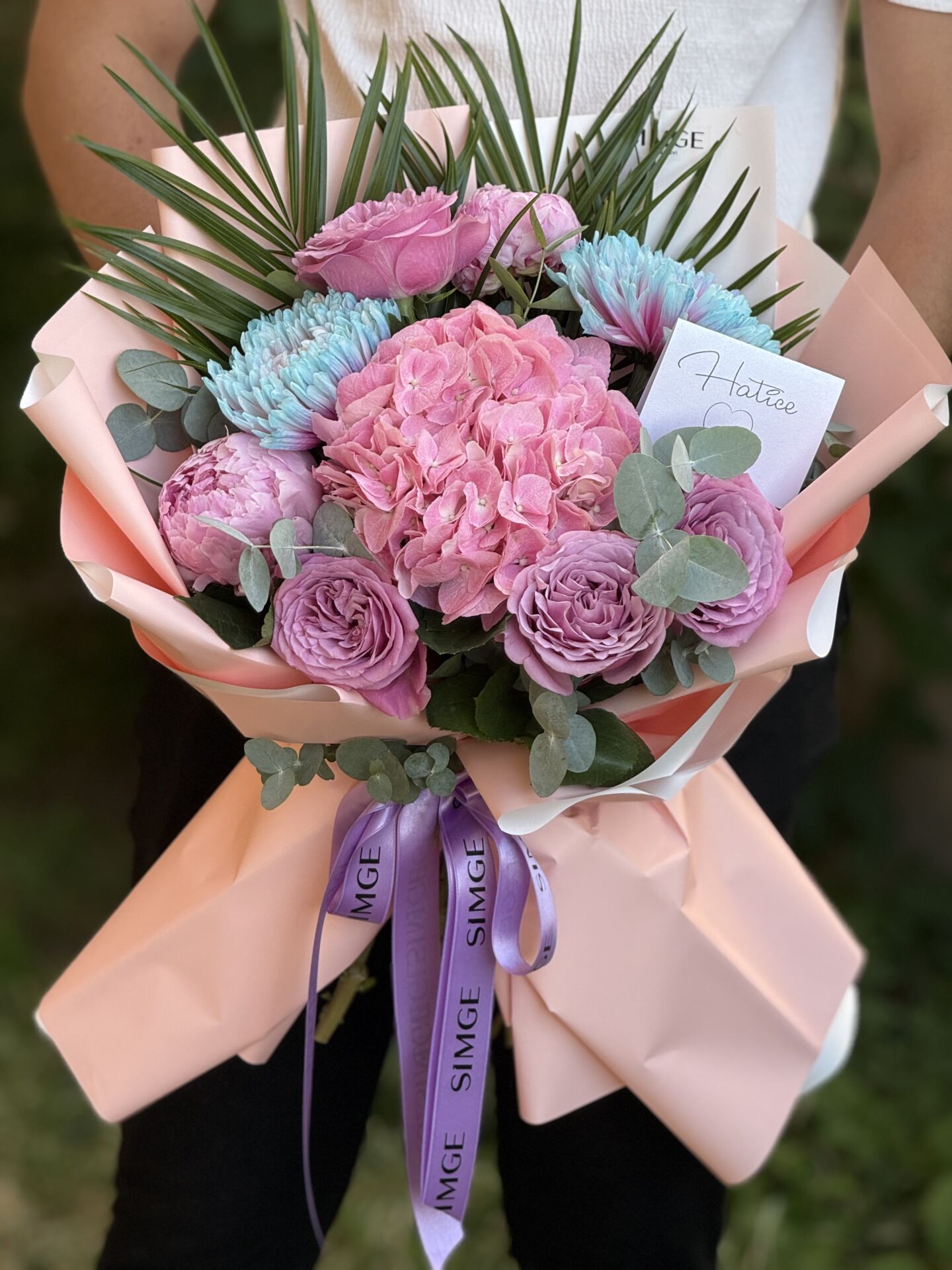 Bubblegum Anastasia ve Pembe Ortanca Buketi