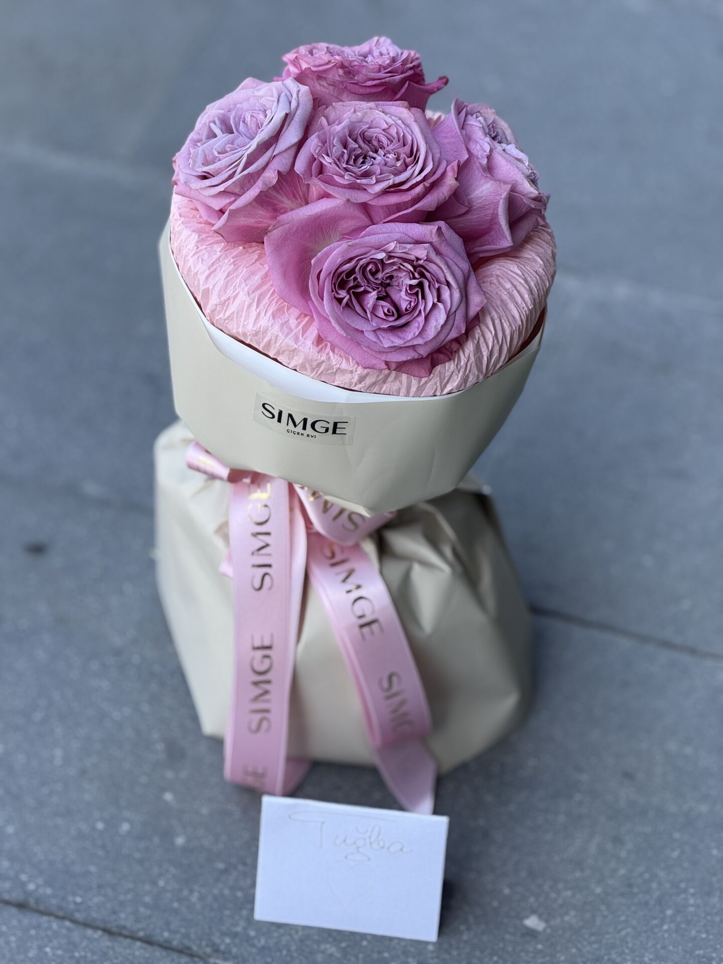Pembe Özel Güllerden Oluşan Mini Buketimiz