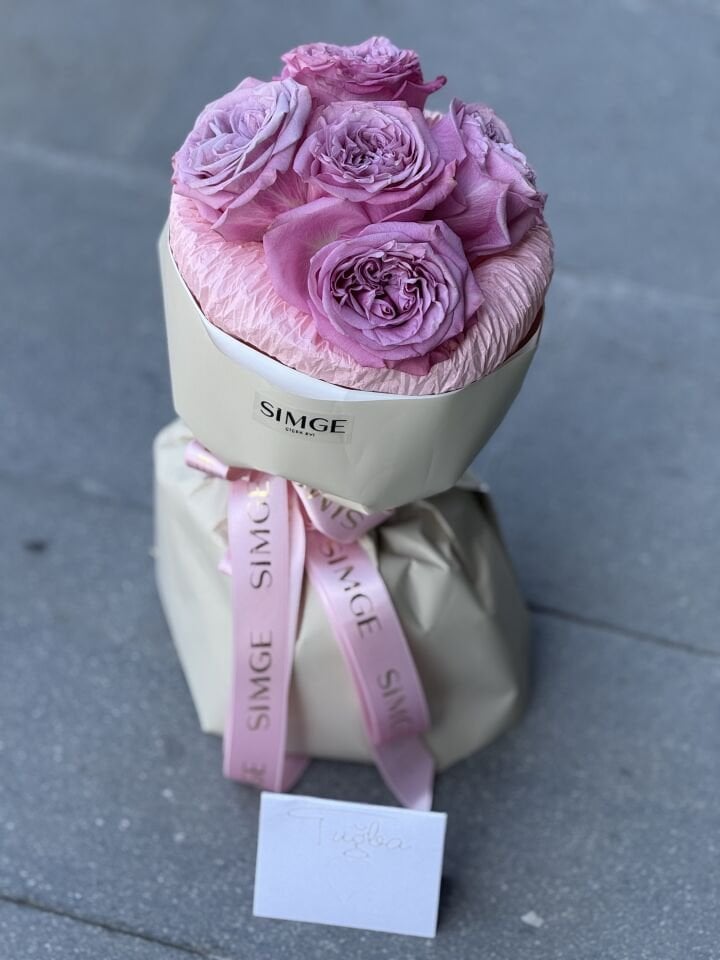 Pembe Özel Güllerden Oluşan Mini Buketimiz