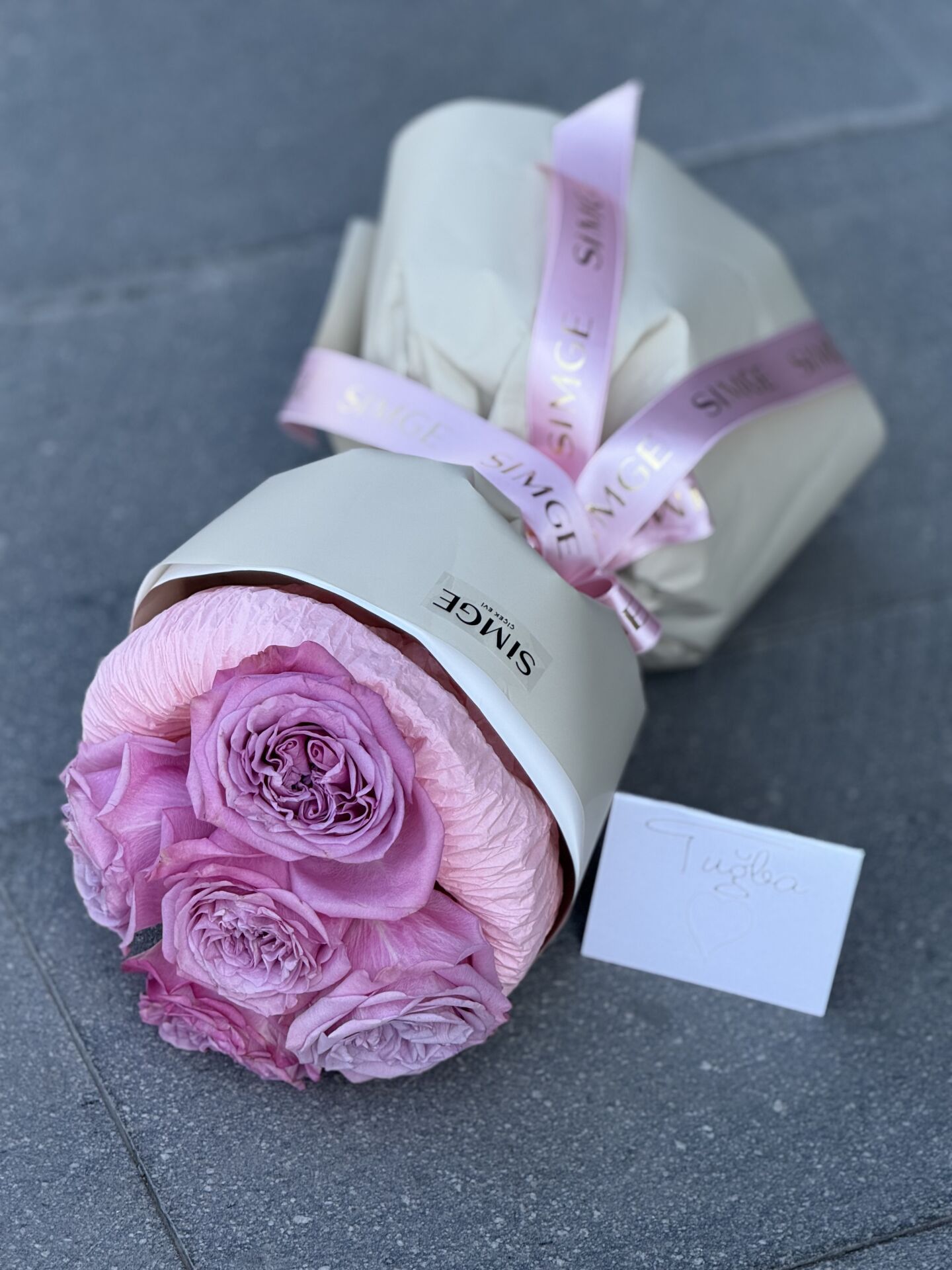 Pembe Özel Güllerden Oluşan Mini Buketimiz