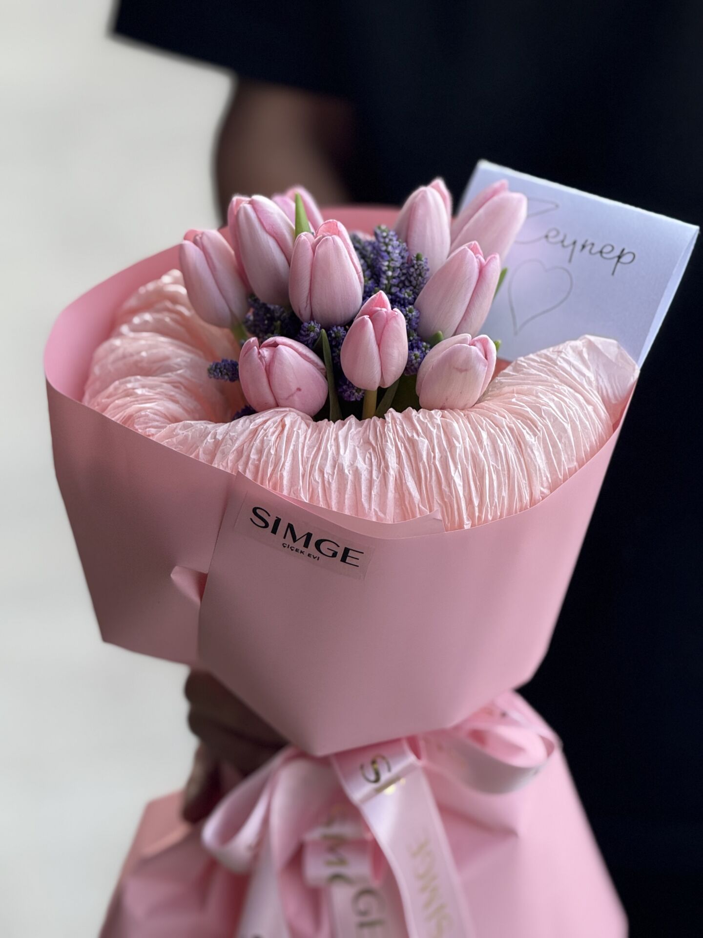 Pembe Lalelerin Zerafeti