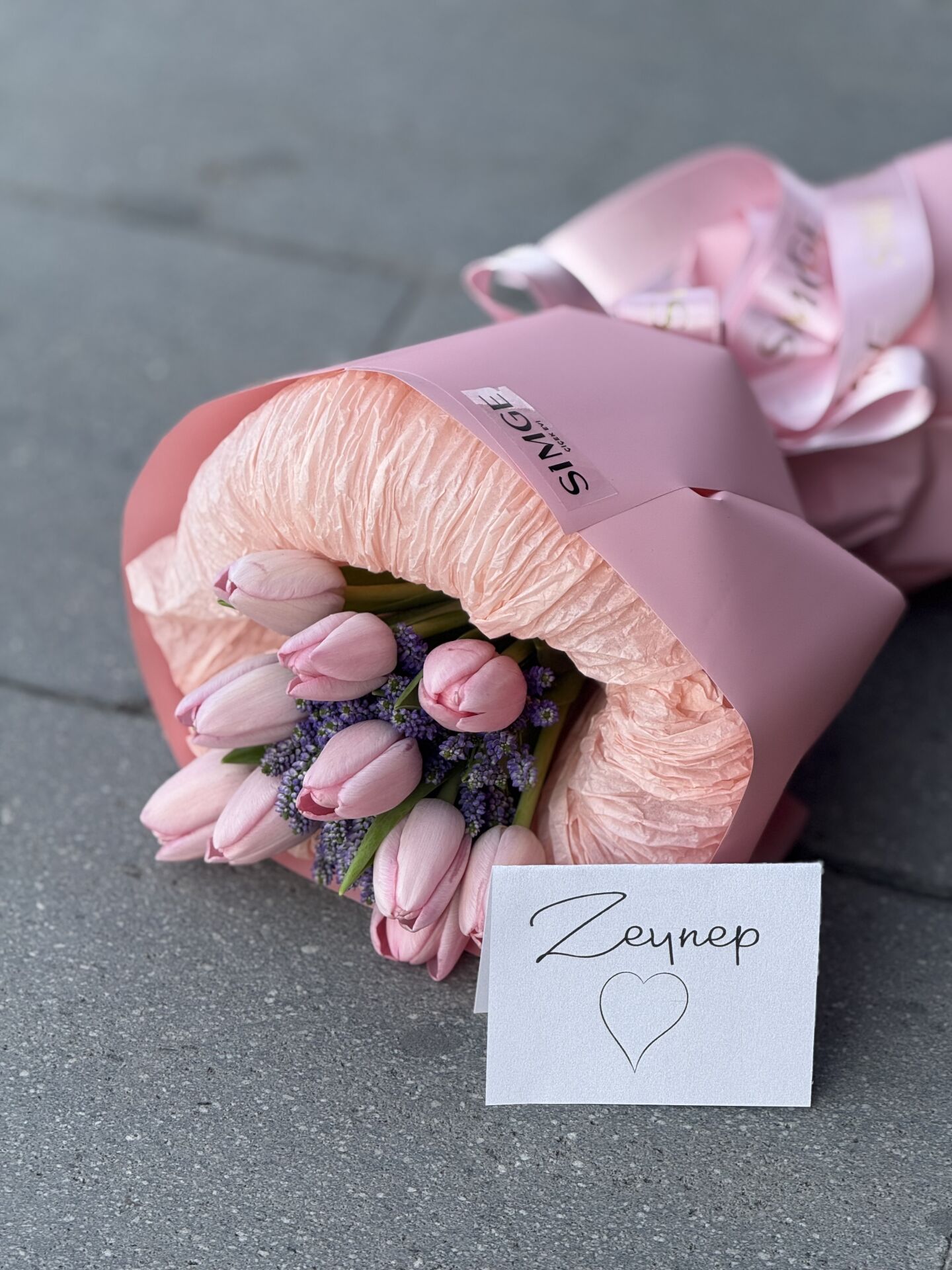 Pembe Lalelerin Zerafeti