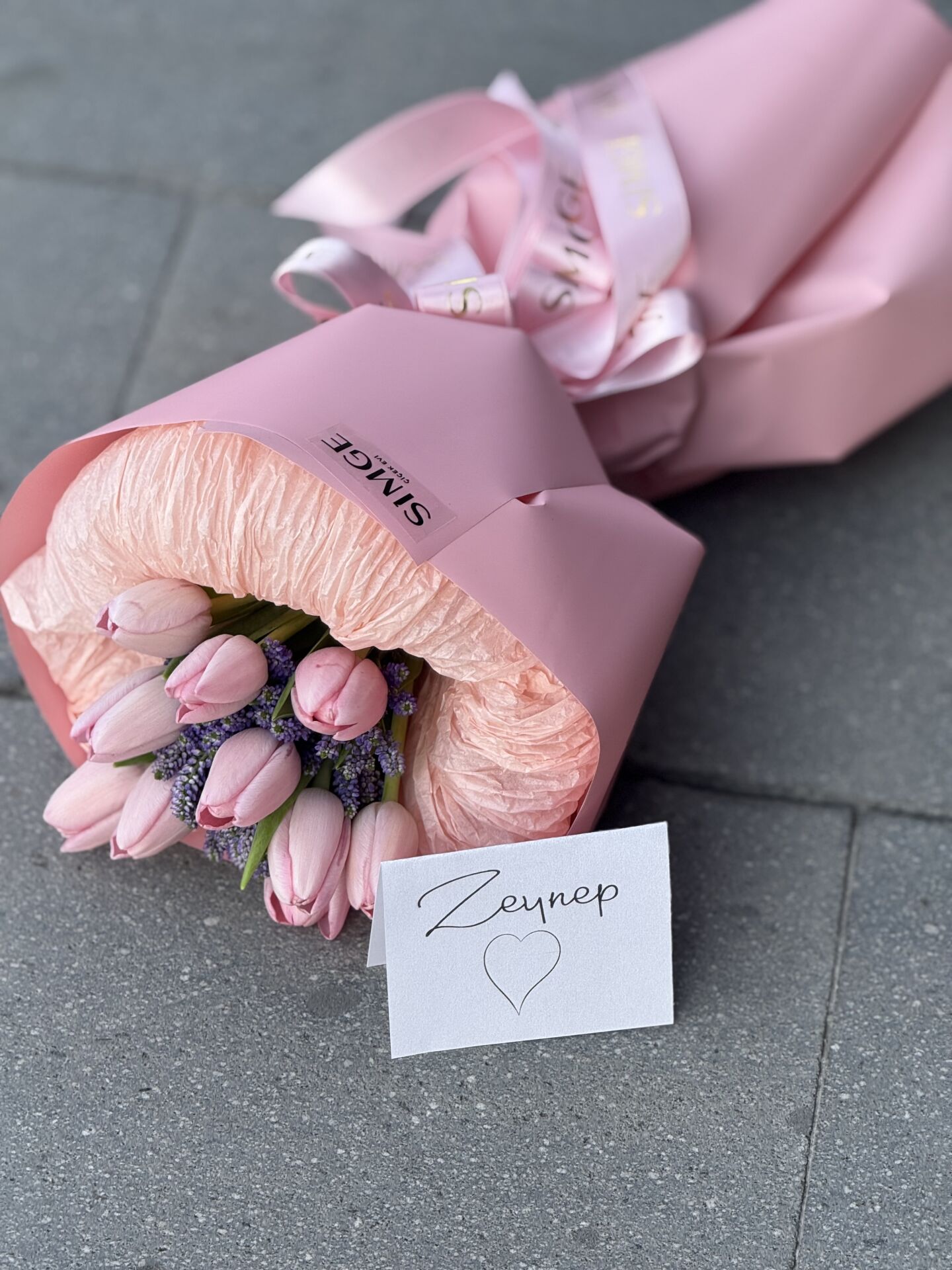 Pembe Lalelerin Zerafeti