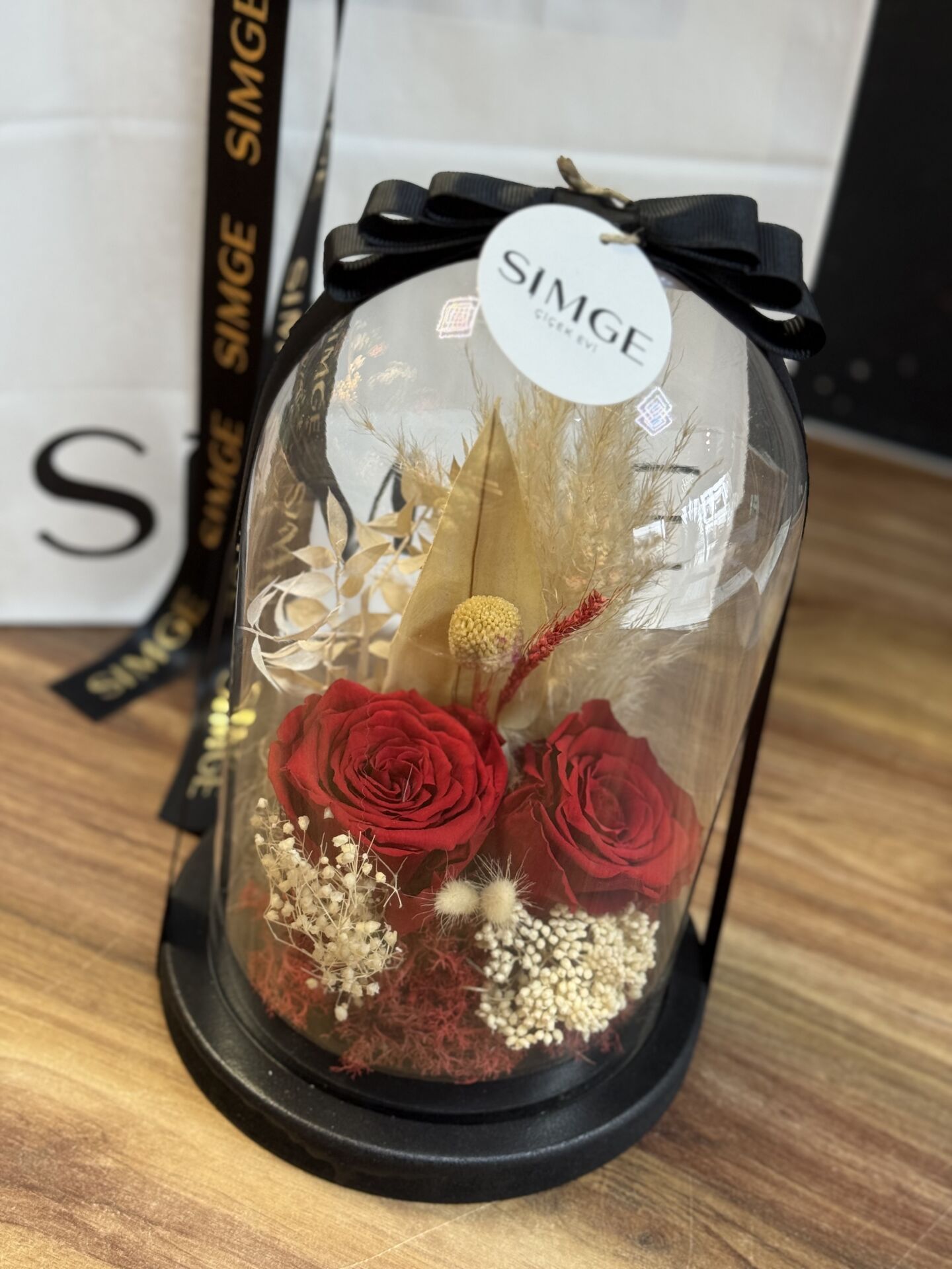 Cam Fanusta Kırmızı Solmayan Gül Aranjmanı