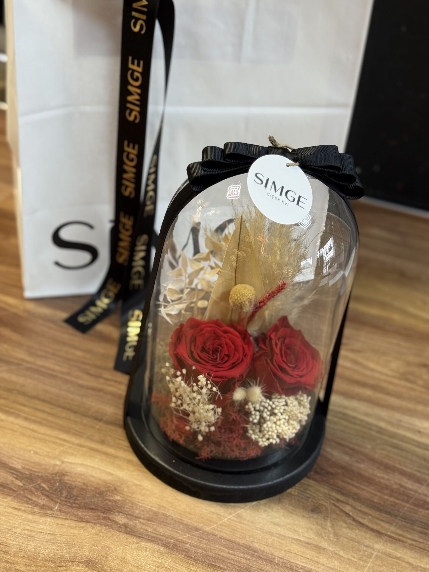 Cam Fanusta Kırmızı Solmayan Gül Aranjmanı