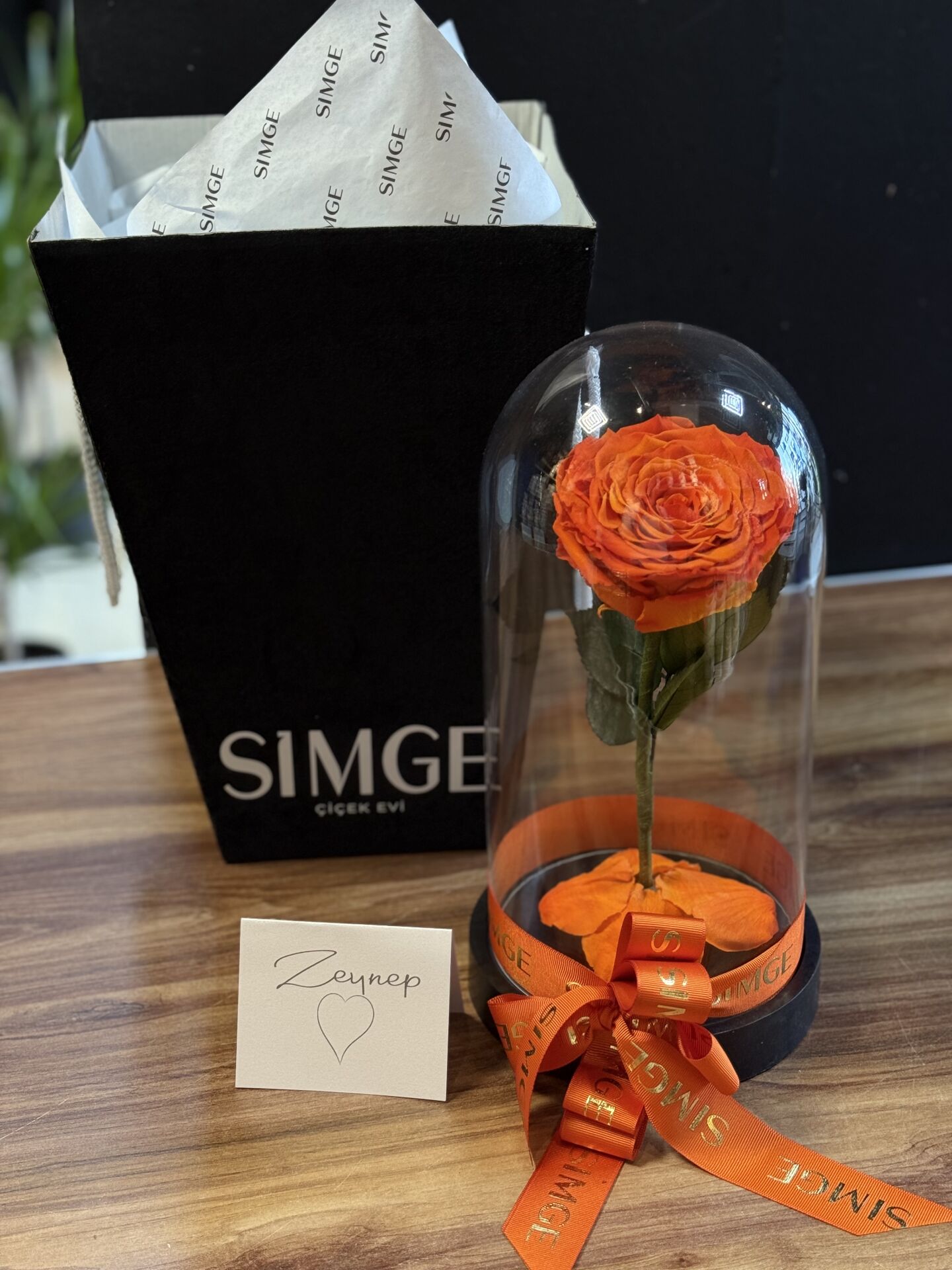 Cam Fanusta Büyük Boy Turuncu Solmayan Gül