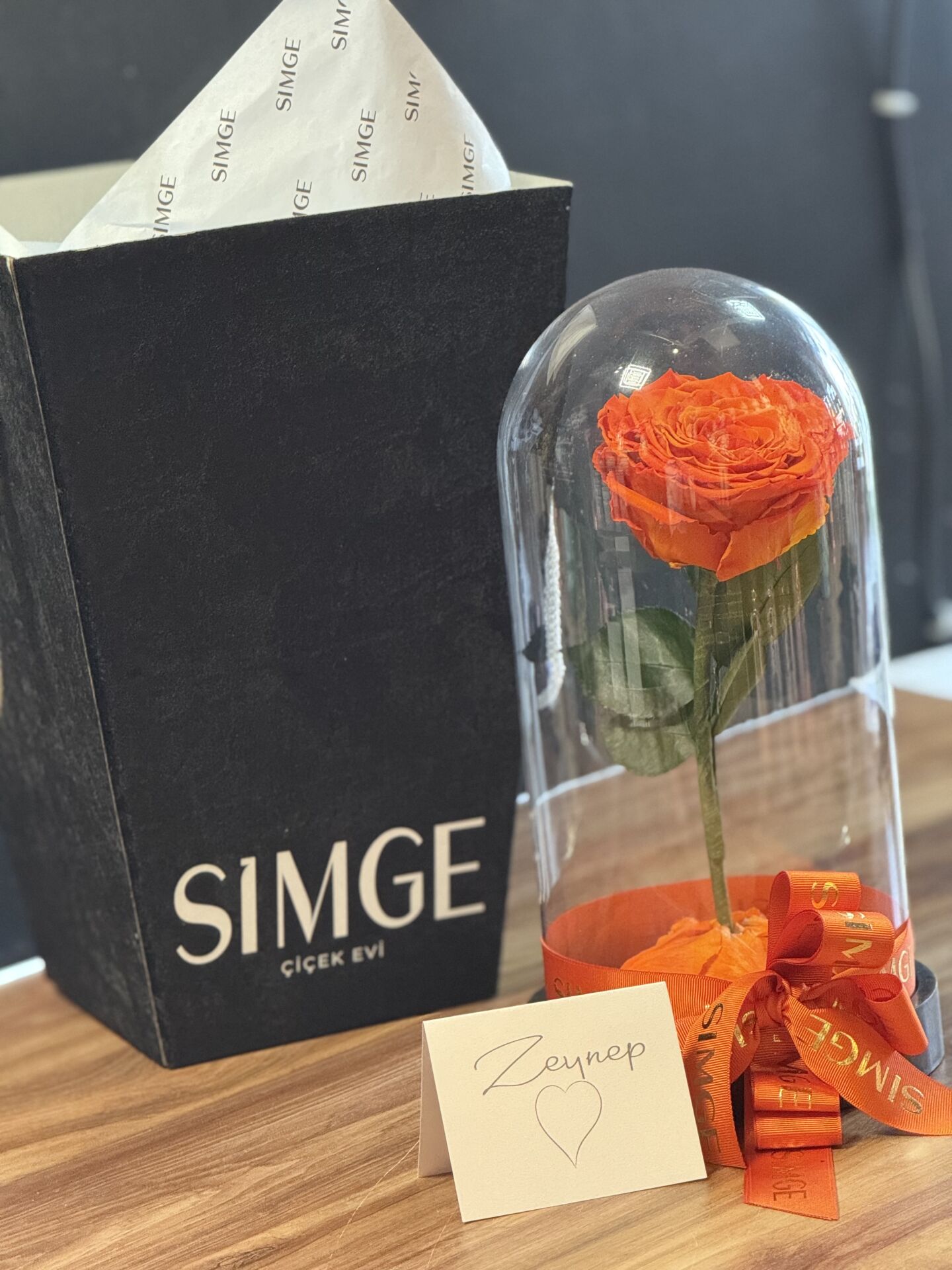 Cam Fanusta Büyük Boy Turuncu Solmayan Gül