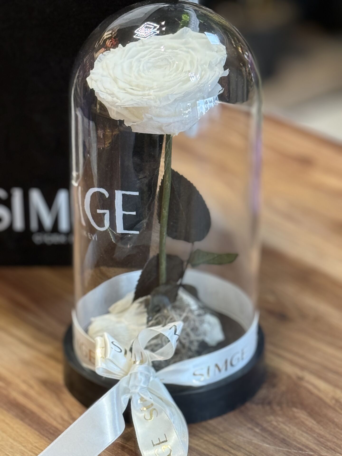 Cam Fanusta Büyük Boy Beyaz Solmayan Gül