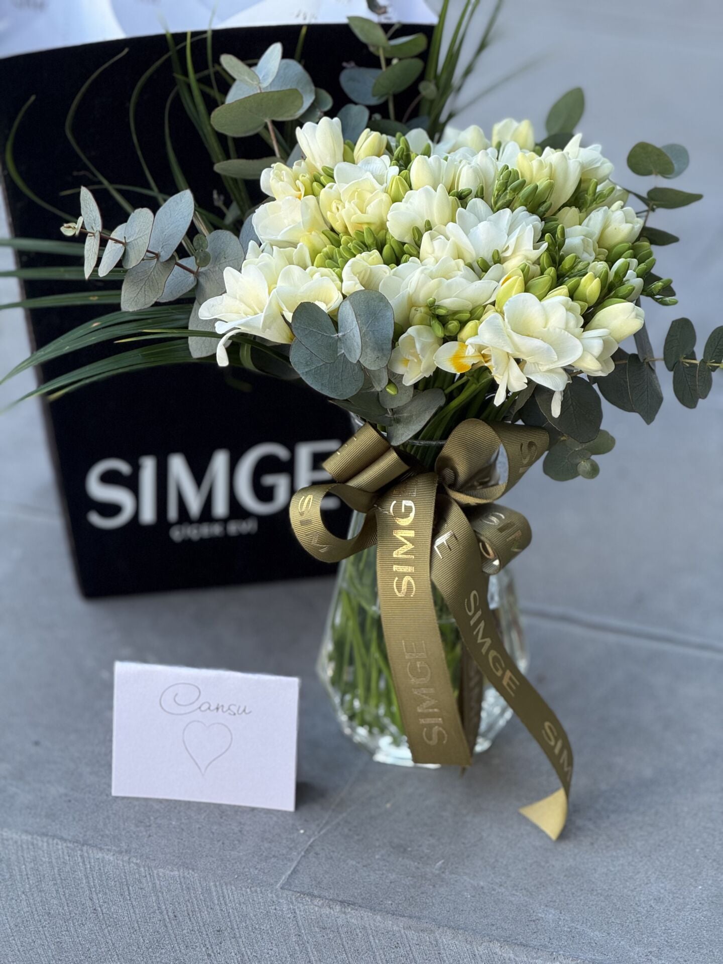 Cam Vazoda Hoş Kokulu Frezya