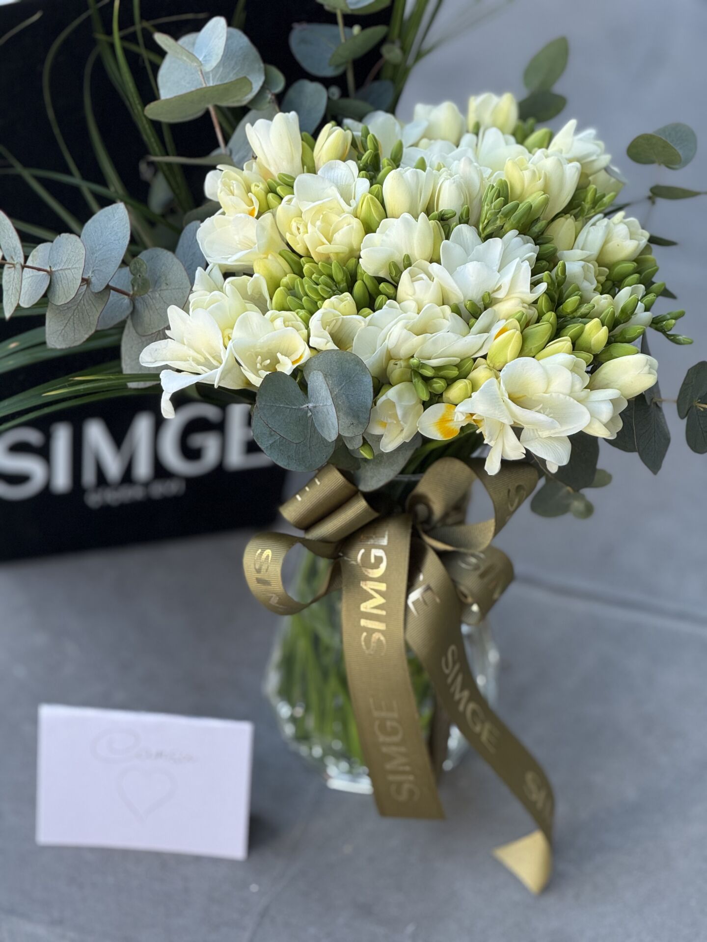 Cam Vazoda Hoş Kokulu Frezya