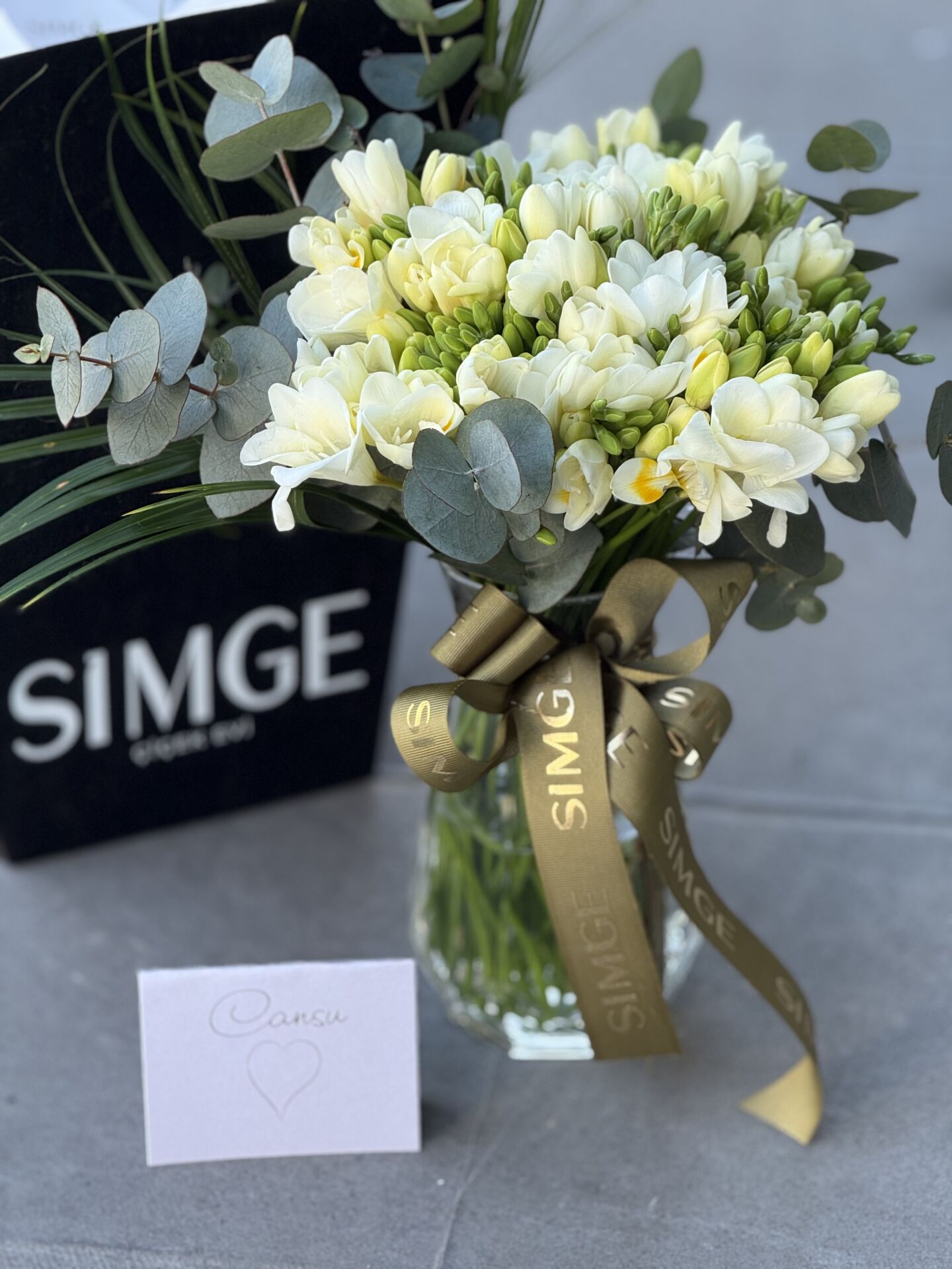 Cam Vazoda Hoş Kokulu Frezya