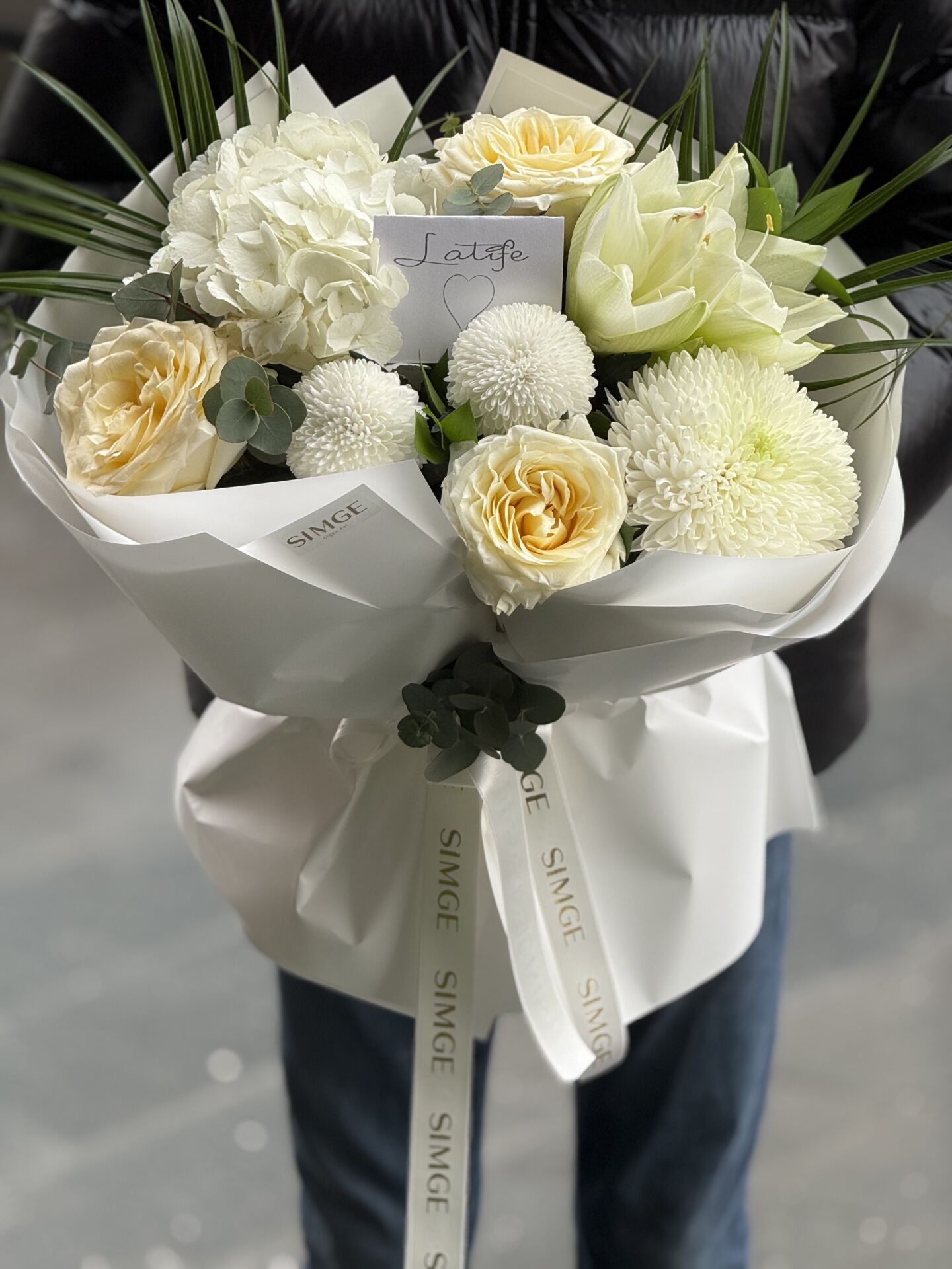 Aura Beyaz Zerafet Çiçek Buketi