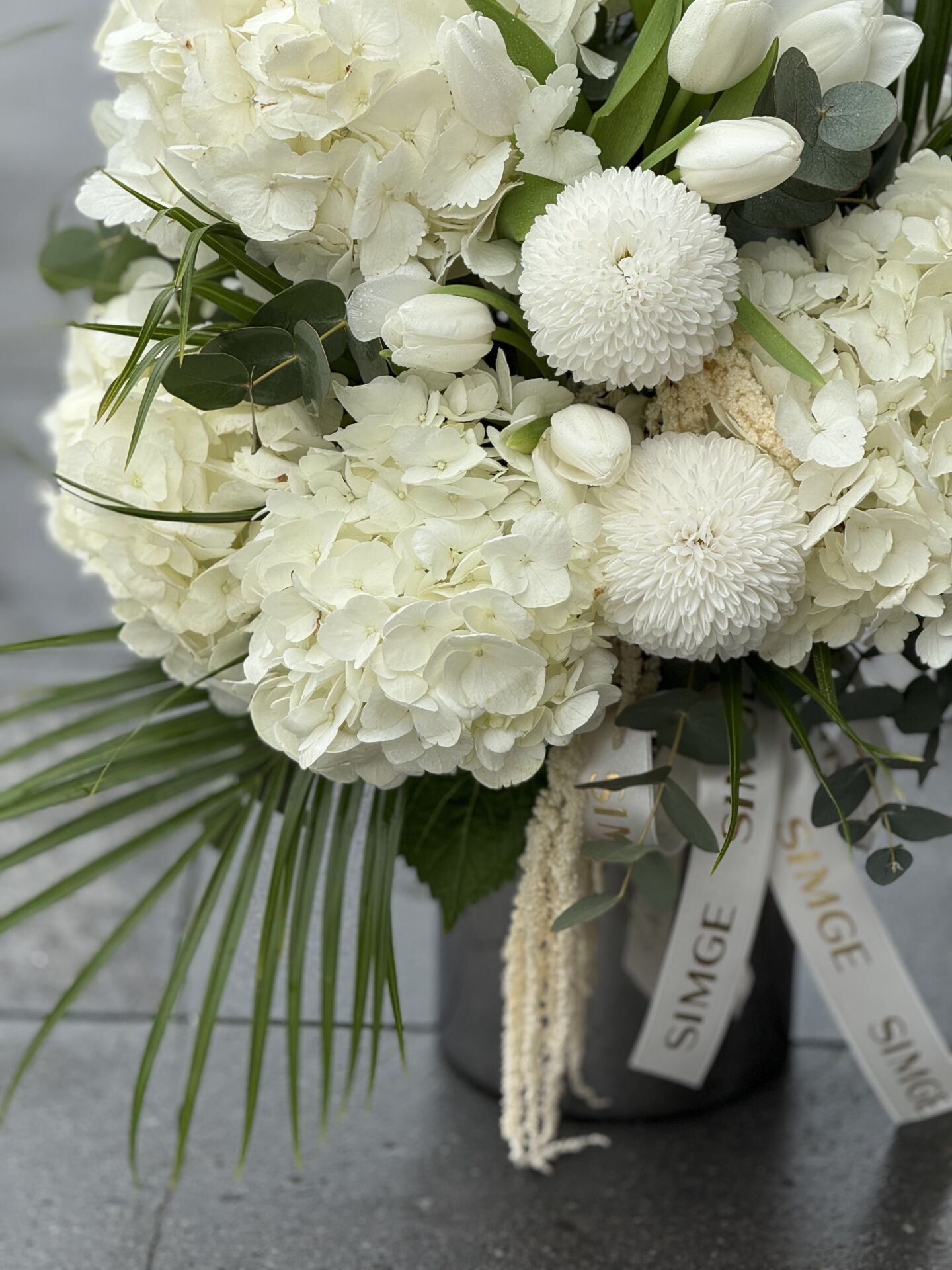 Vazoda Ortanca Ve Lale Aranjmanı