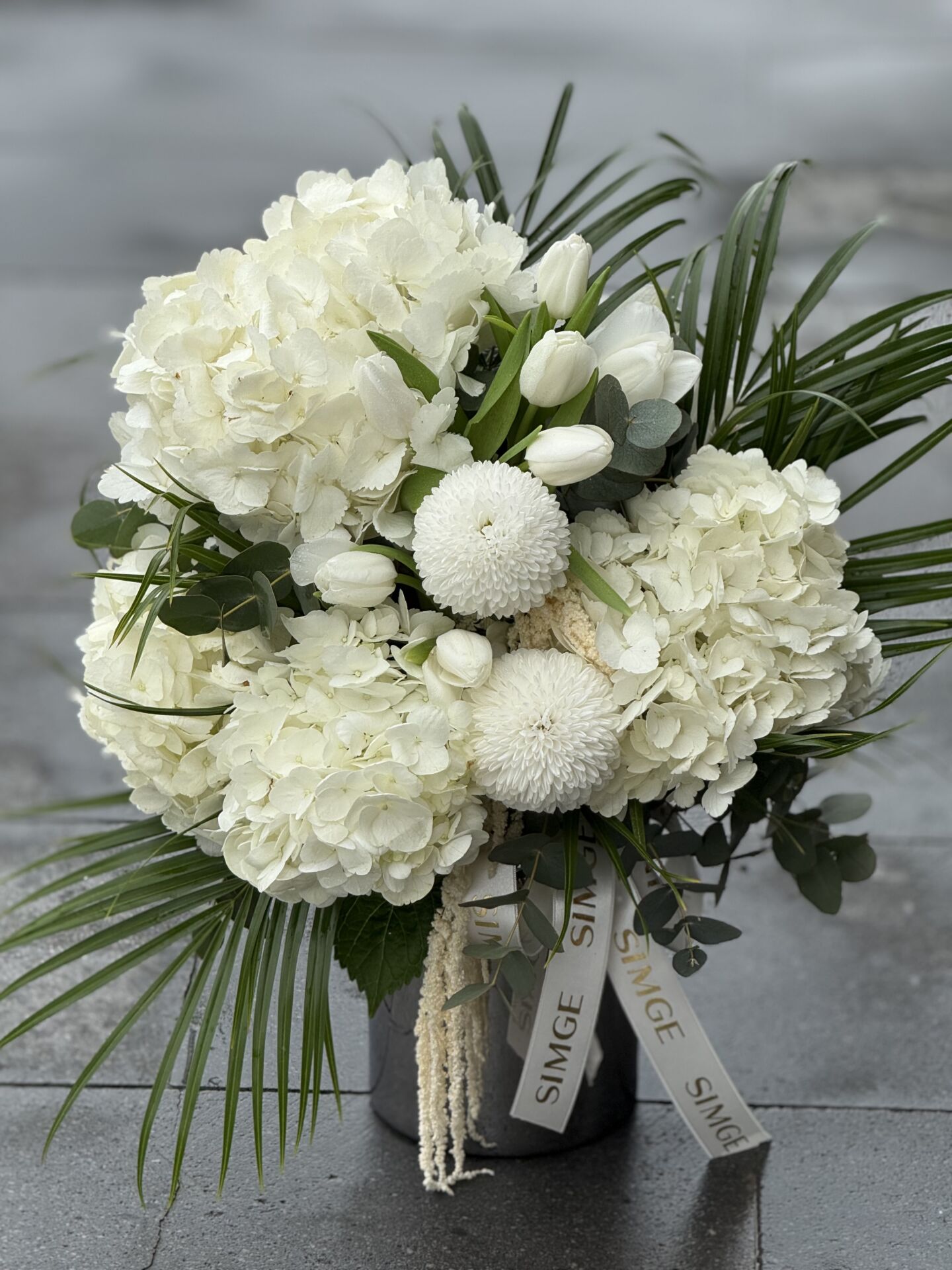 Vazoda Ortanca Ve Lale Aranjmanı