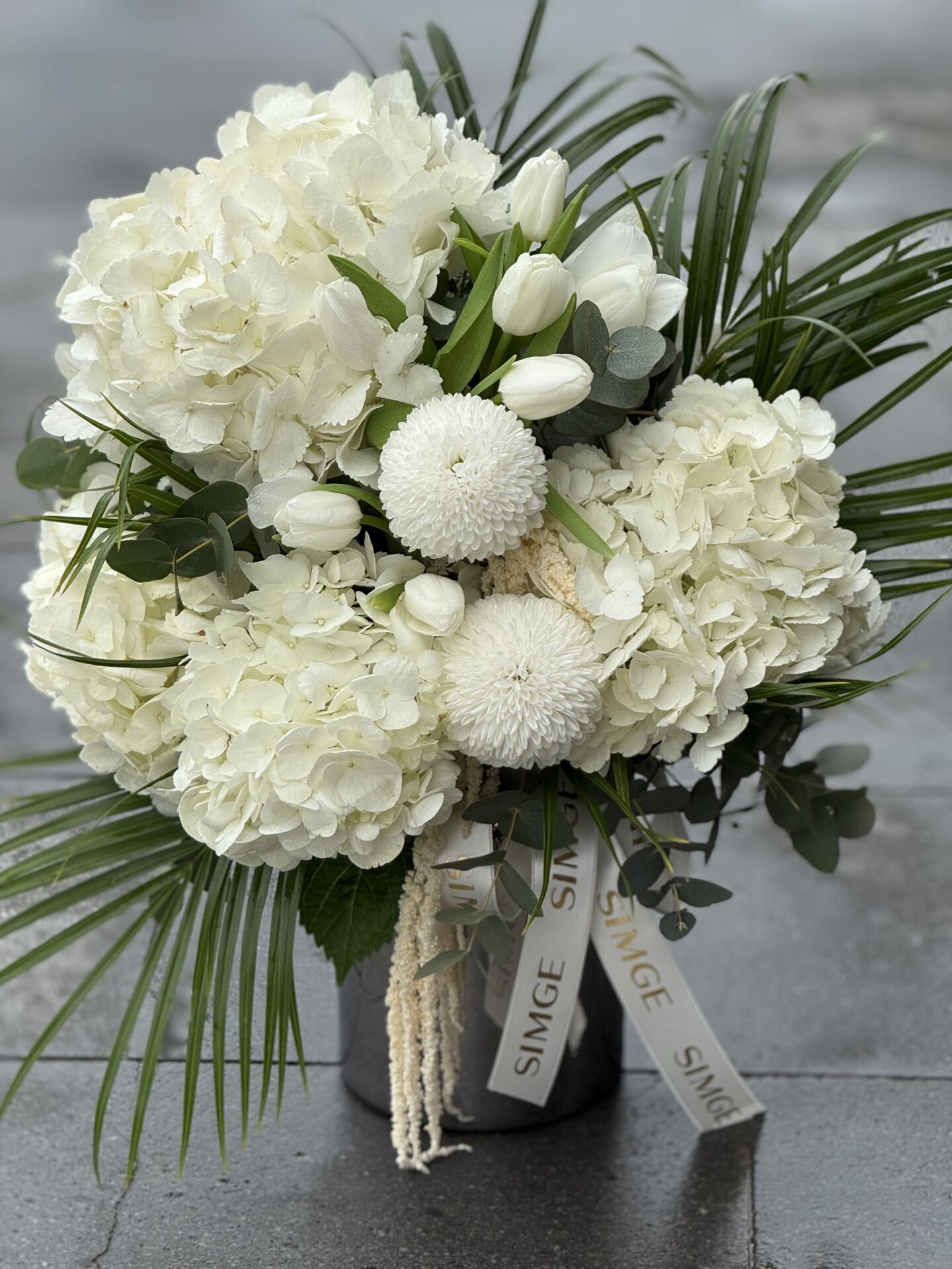 Vazoda Ortanca Ve Lale Aranjmanı