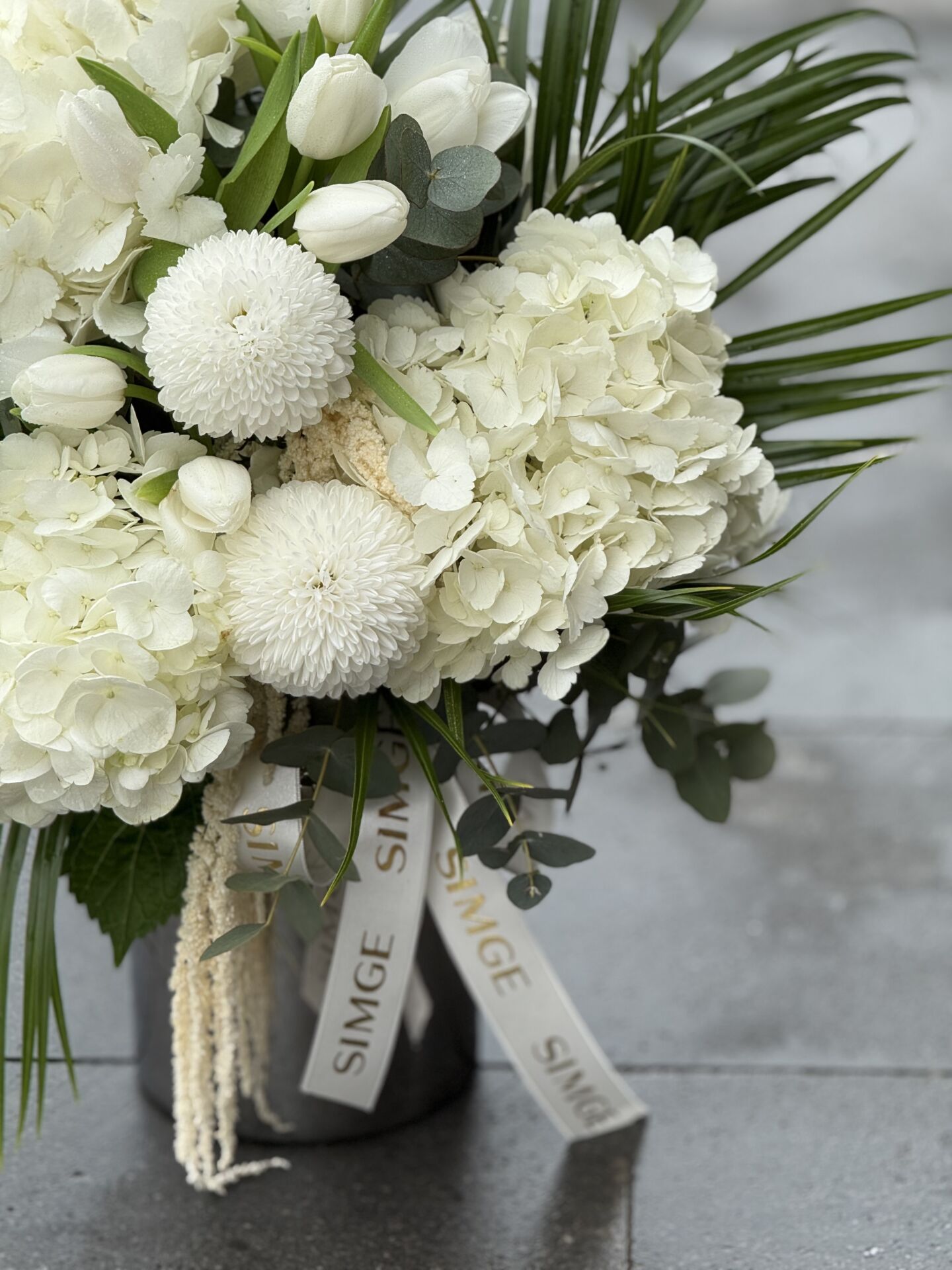 Vazoda Ortanca Ve Lale Aranjmanı