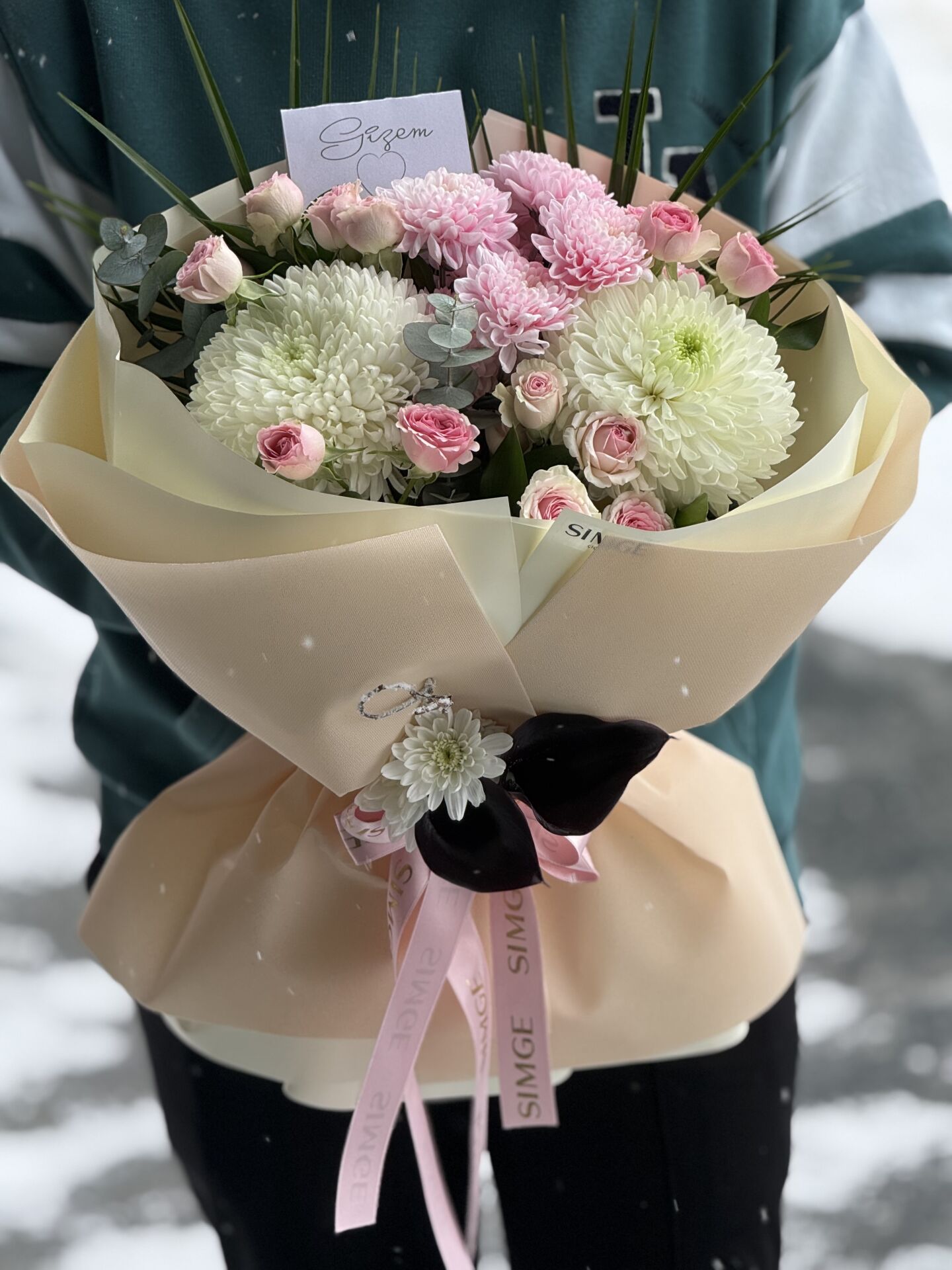 Fleur Anastasia ve Çardak Gül Buketi