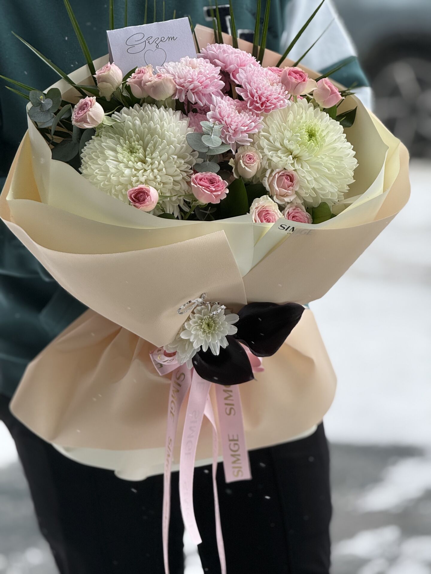 Fleur Anastasia ve Çardak Gül Buketi